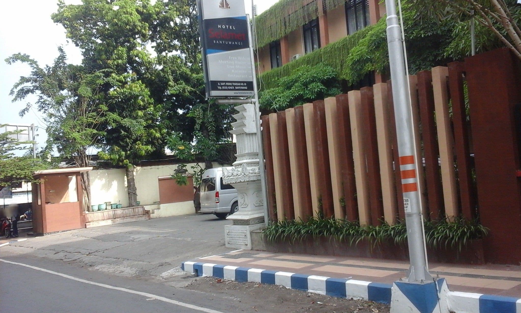 Street view near Hotel Slamet, Banyuwangi — © arizalkawamuna (CC BY-SA · Mapillary)