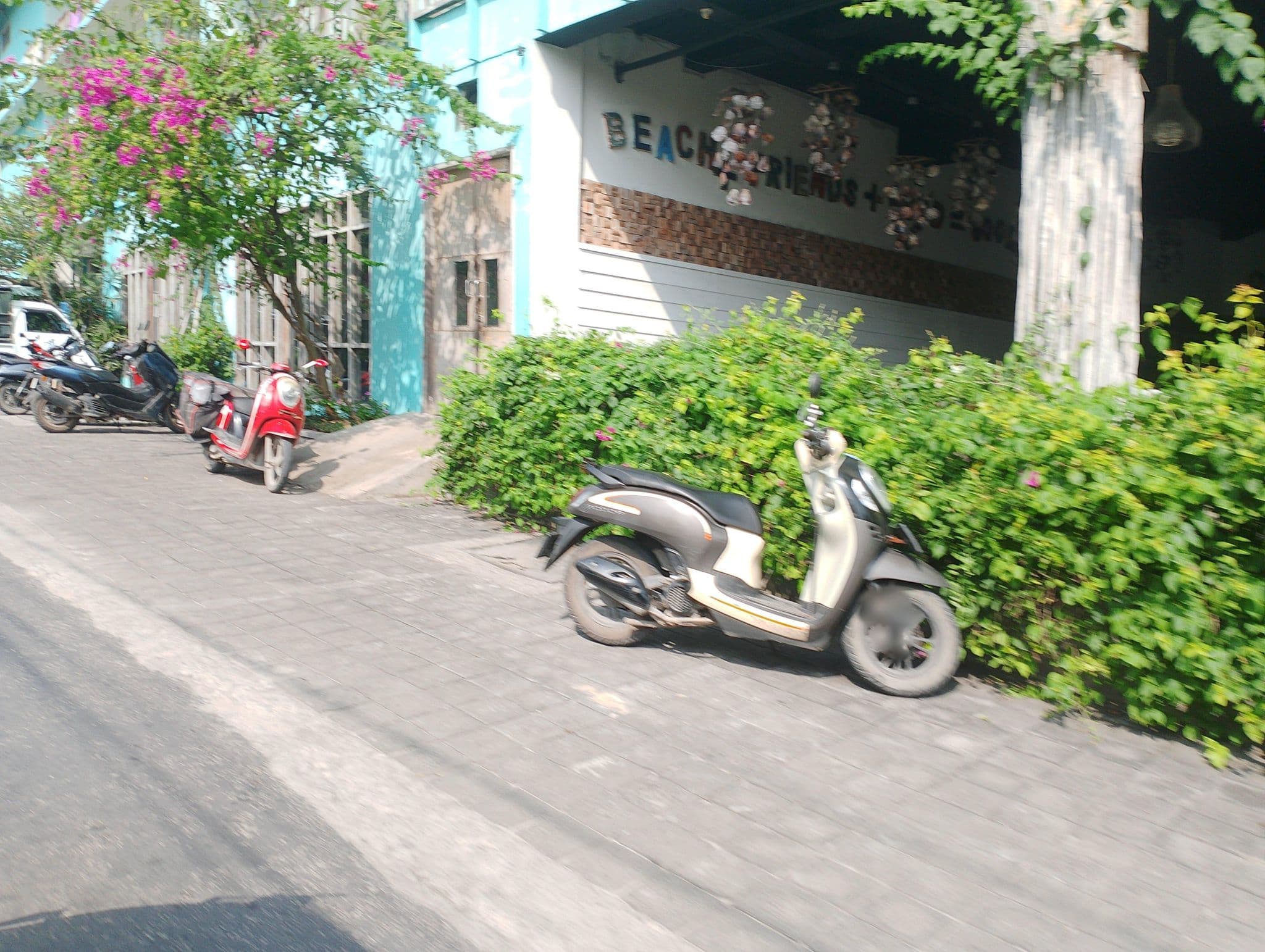 Street view near Mahagiri, Klungkung — © patricioximenes (CC BY-SA · Mapillary)