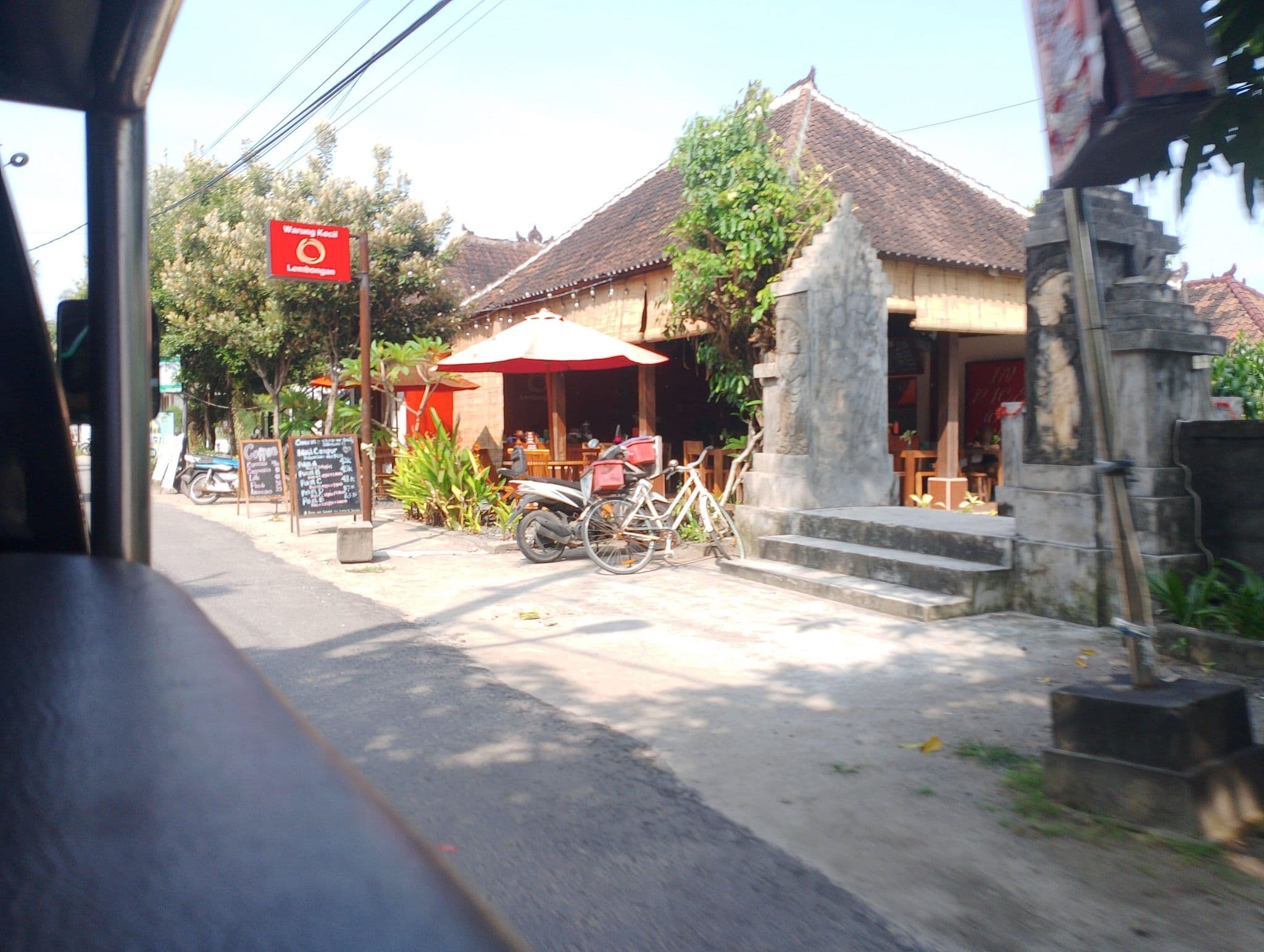 Street view near Silver's Bungalows, Klungkung
