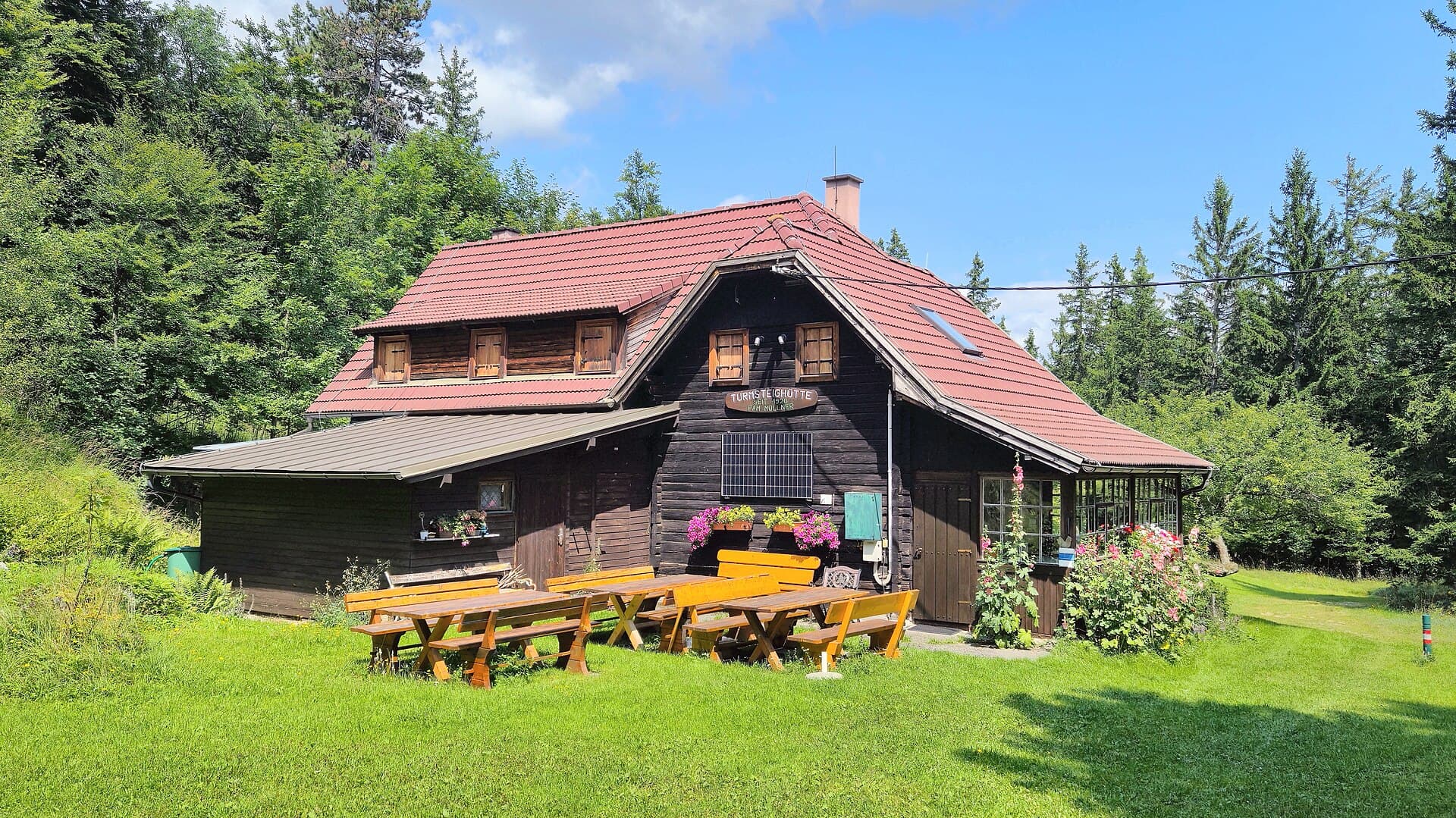 Turmsteighütte (via Wikimedia Commons, CC BY-SA 4.0)
