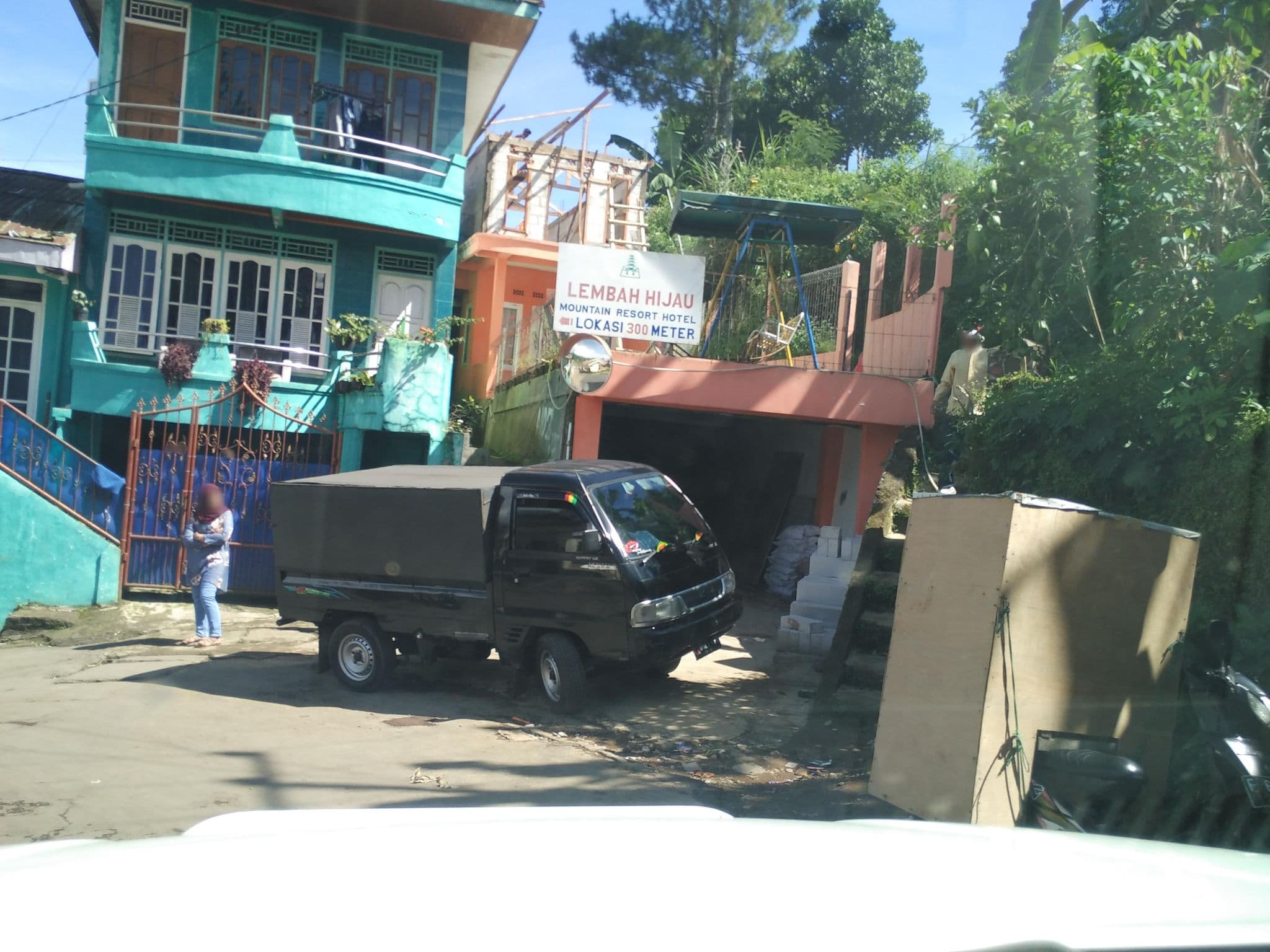 Street view near Arra Lembah Pinus Hotel, Cianjur — © roadroid (CC BY-SA · Mapillary)