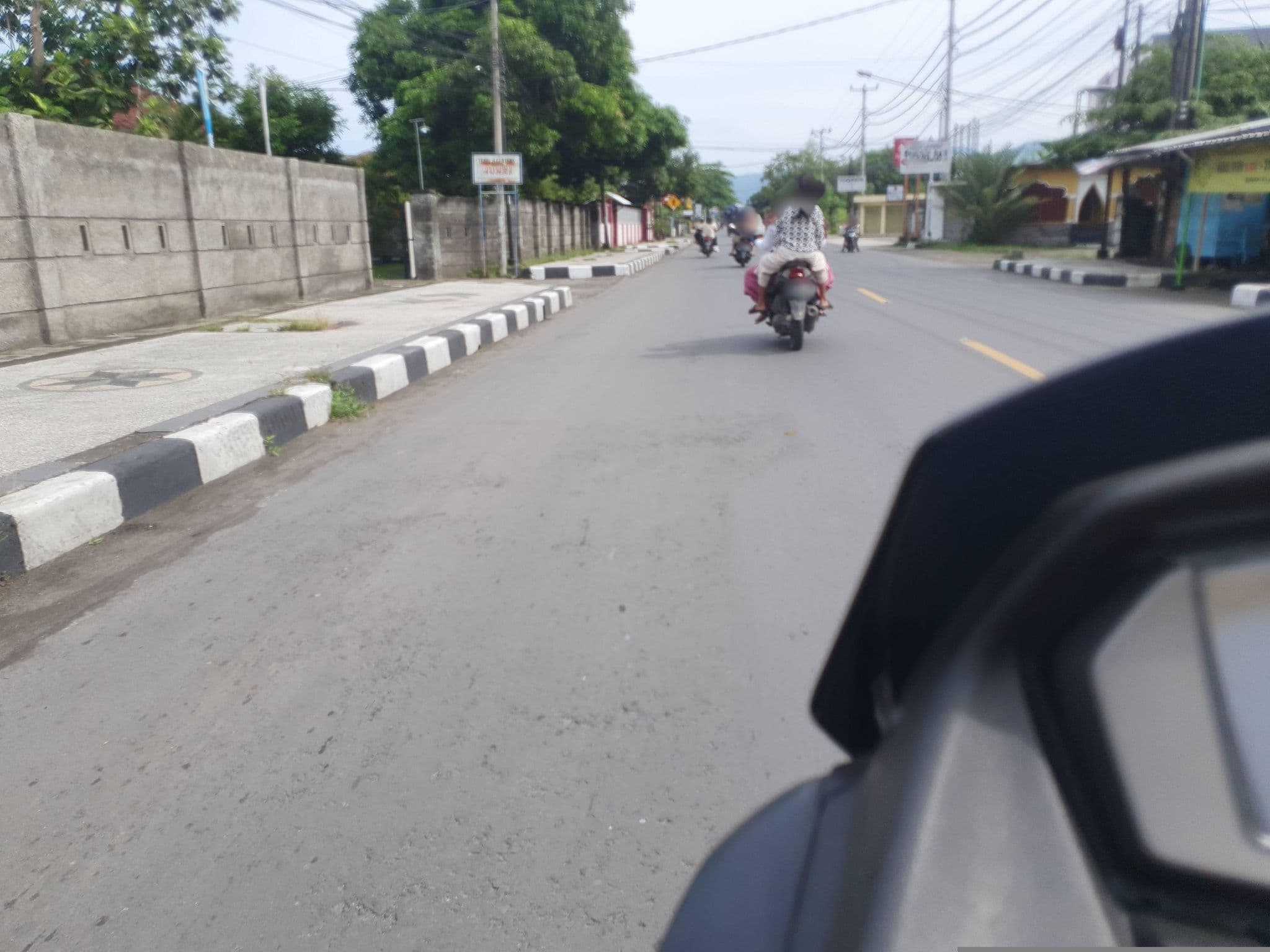 Street view near Tjabe Merah, Mataram