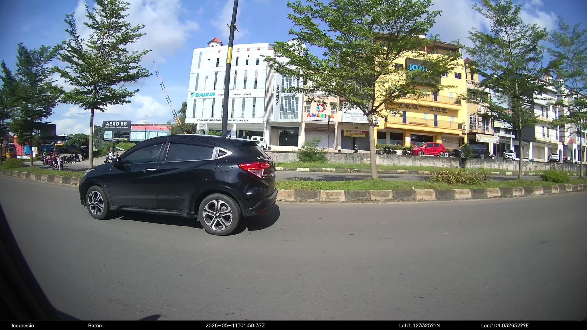Street view near Ion Hotel, Batam — © Kaart---RIGHT (CC BY-SA · Mapillary)