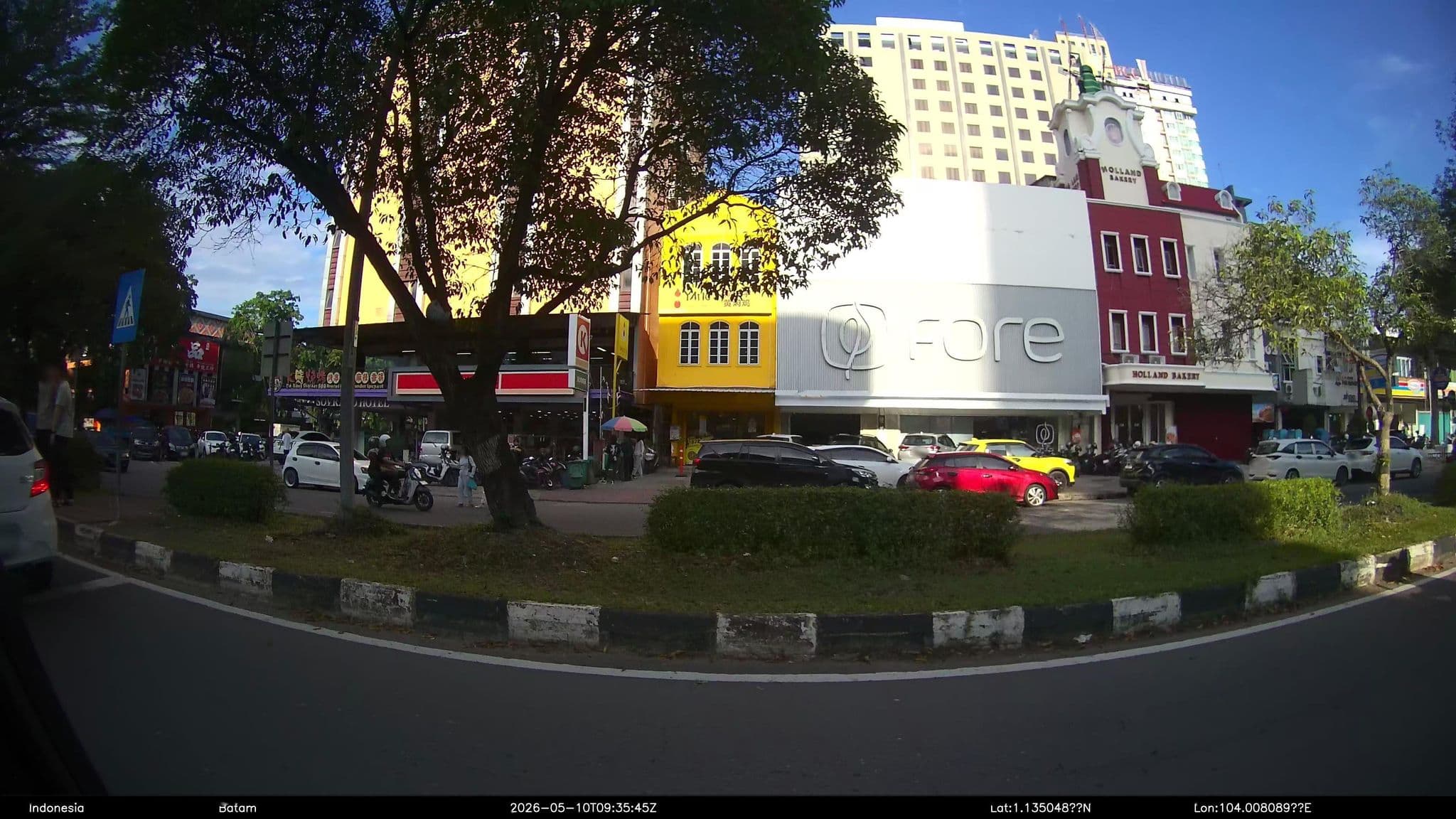 Street view near Parkside Sovrano Hotel, Batam