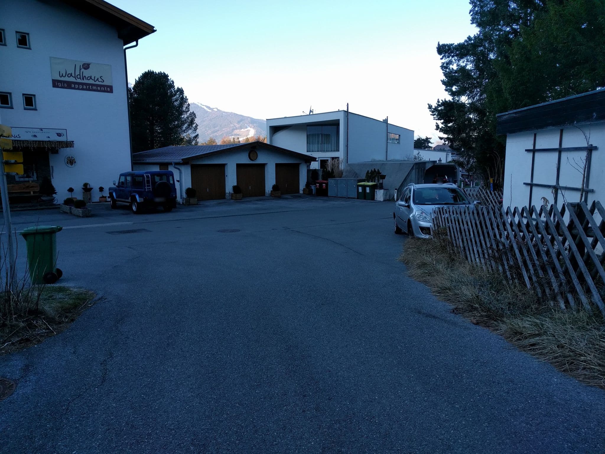 Street view near Waldhaus Igls, Igls — © puerki (CC BY-SA · Mapillary)