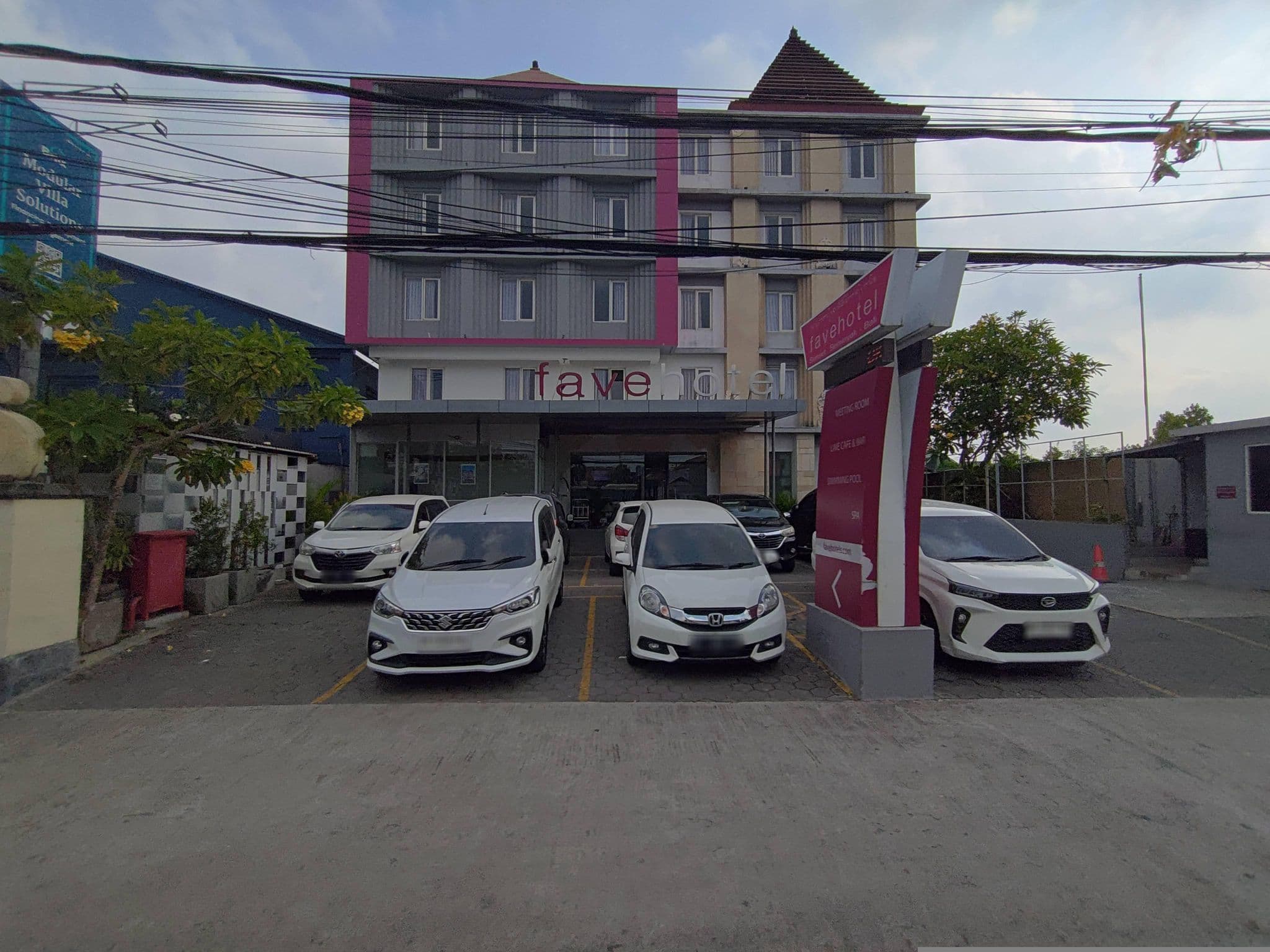 Street view near Favehotel Sunset Seminyak, Legian — © FotoPeta (CC BY-SA · Mapillary)