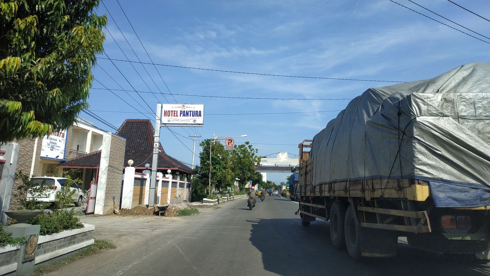Street view near Hotel, Rembangan — © akrimullag (CC BY-SA · Mapillary)