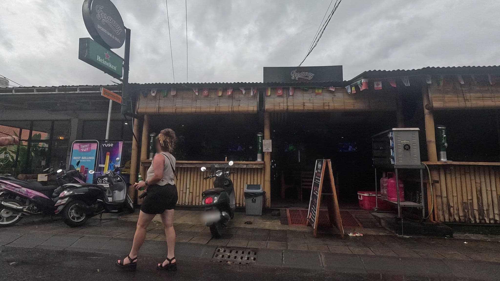 Street view near Papillon Echobeach Hotel Canggu, Dalung