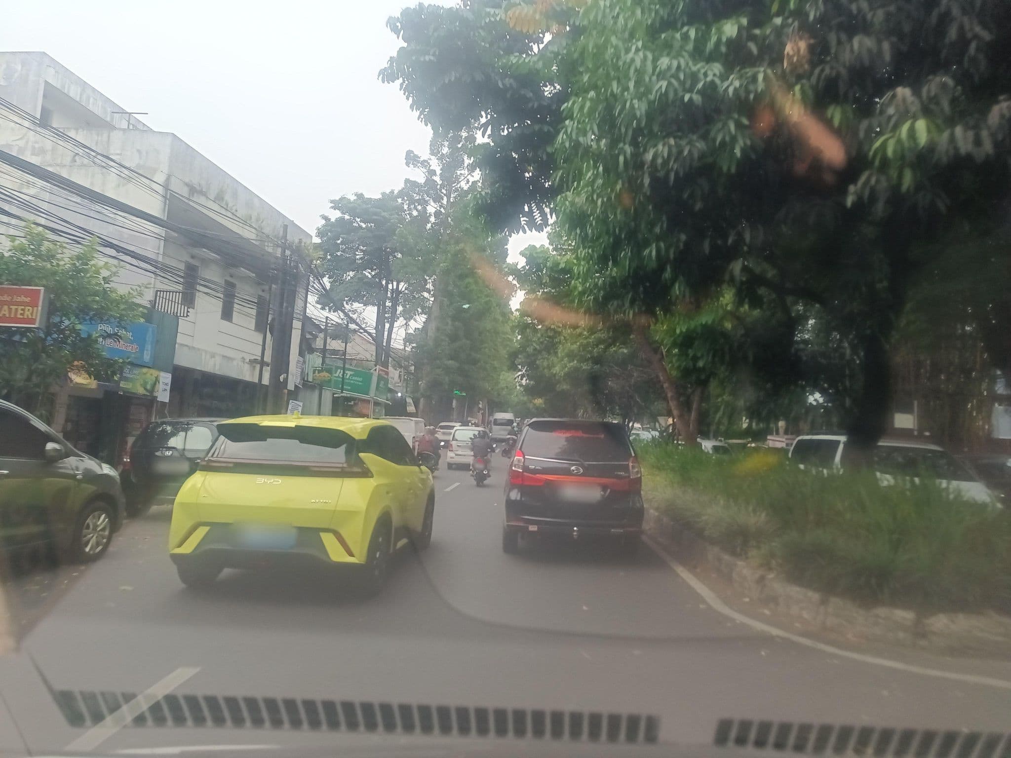 Street view near Kos H. Ade, Bandung — © hen0ch (CC BY-SA · Mapillary)