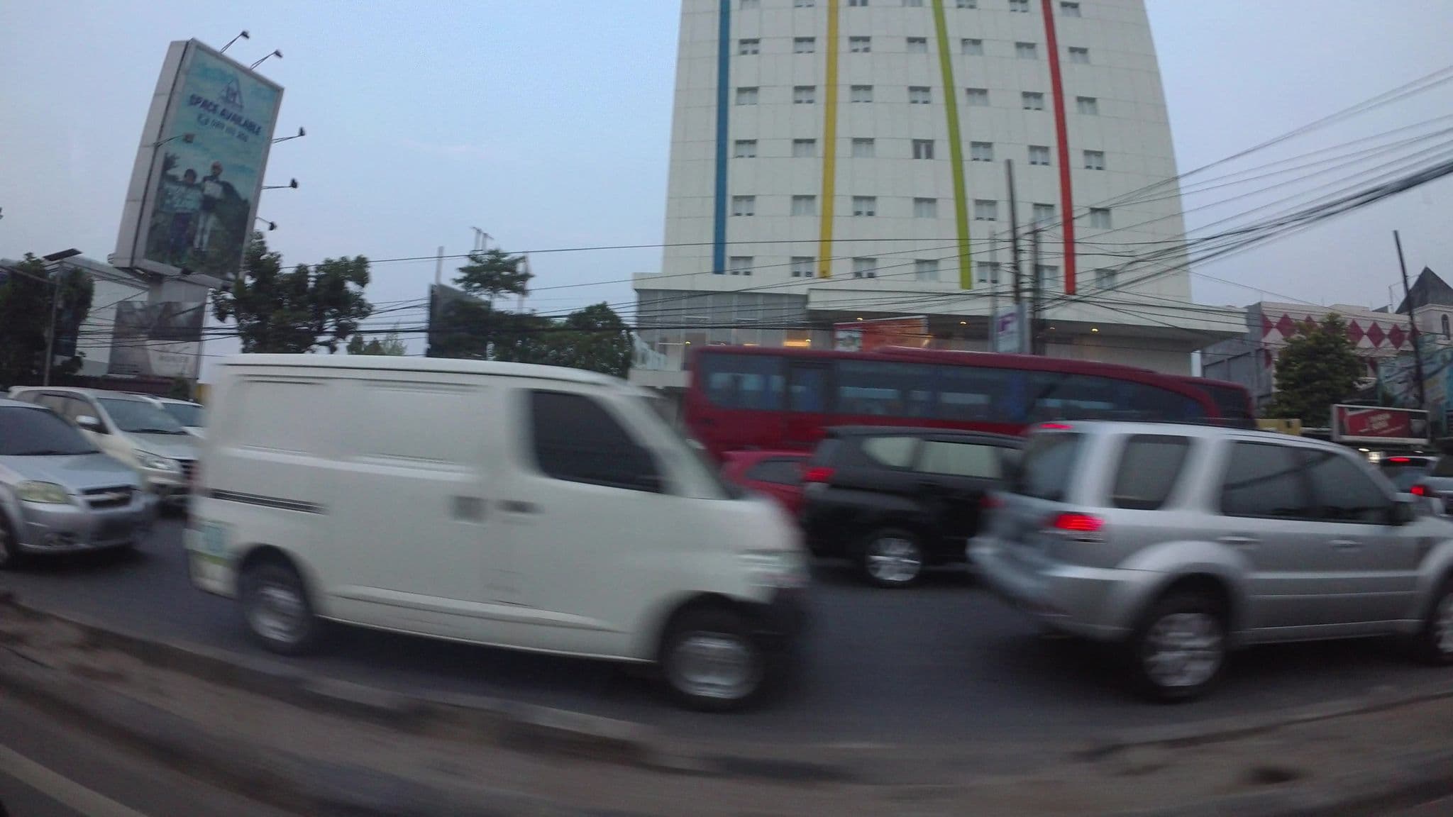 Street view near Amaris Hotel, Ciputat — © kaart_2 (CC BY-SA · Mapillary)