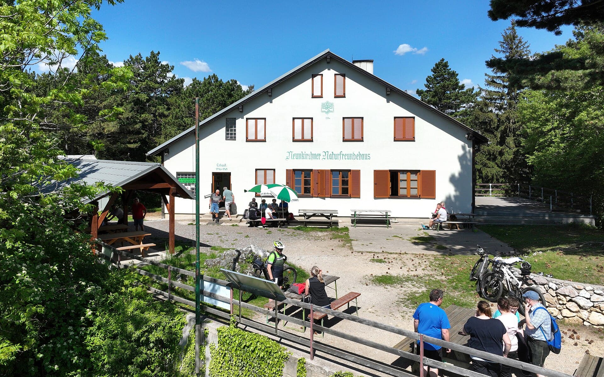 Neunkirchner Naturfreundehaus (via Wikimedia Commons, CC BY-SA 4.0)