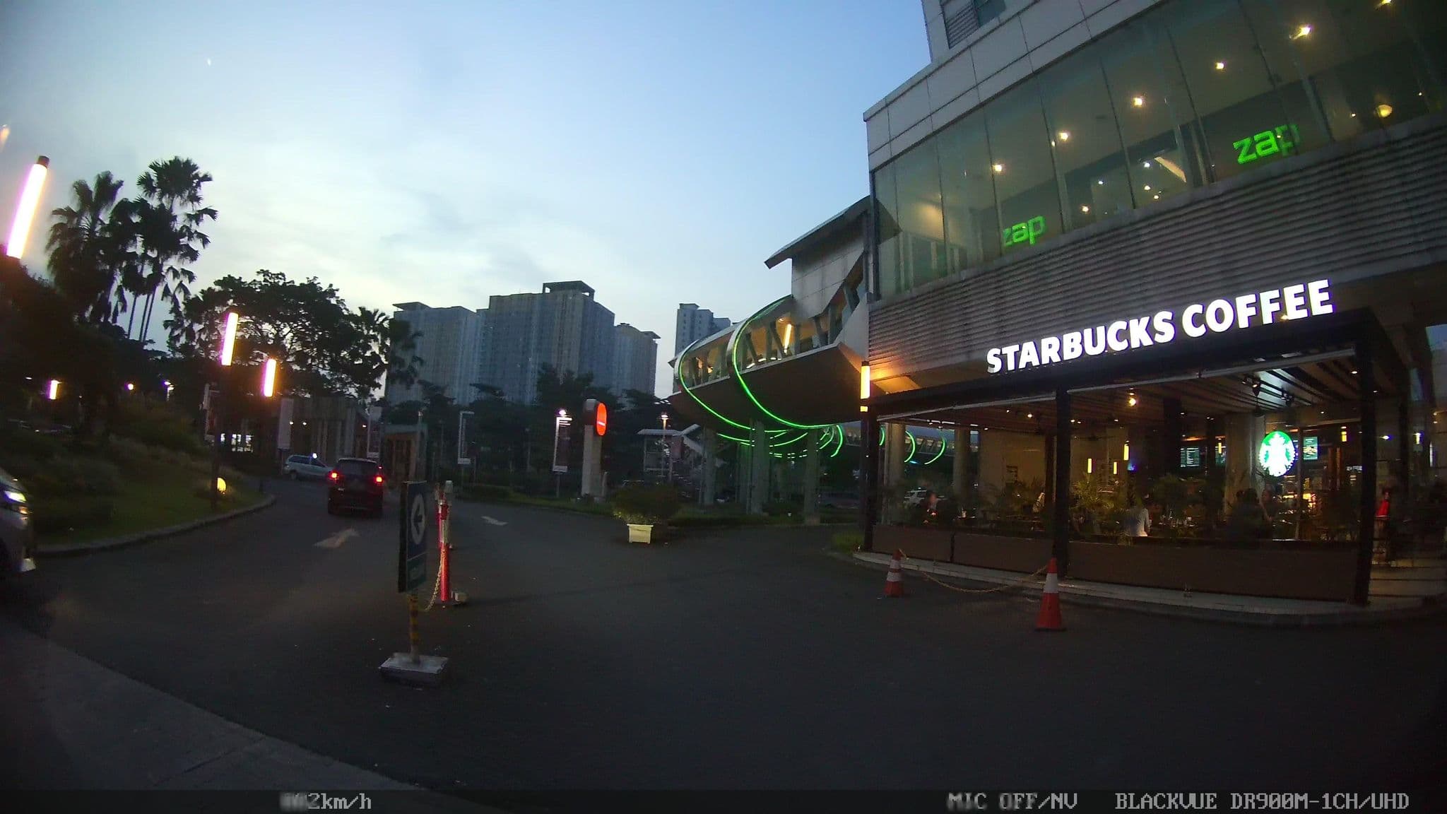 Street view near HARRIS Hotel & Conventions Bekasi, Bekasi — © kaart_2 (CC BY-SA · Mapillary)