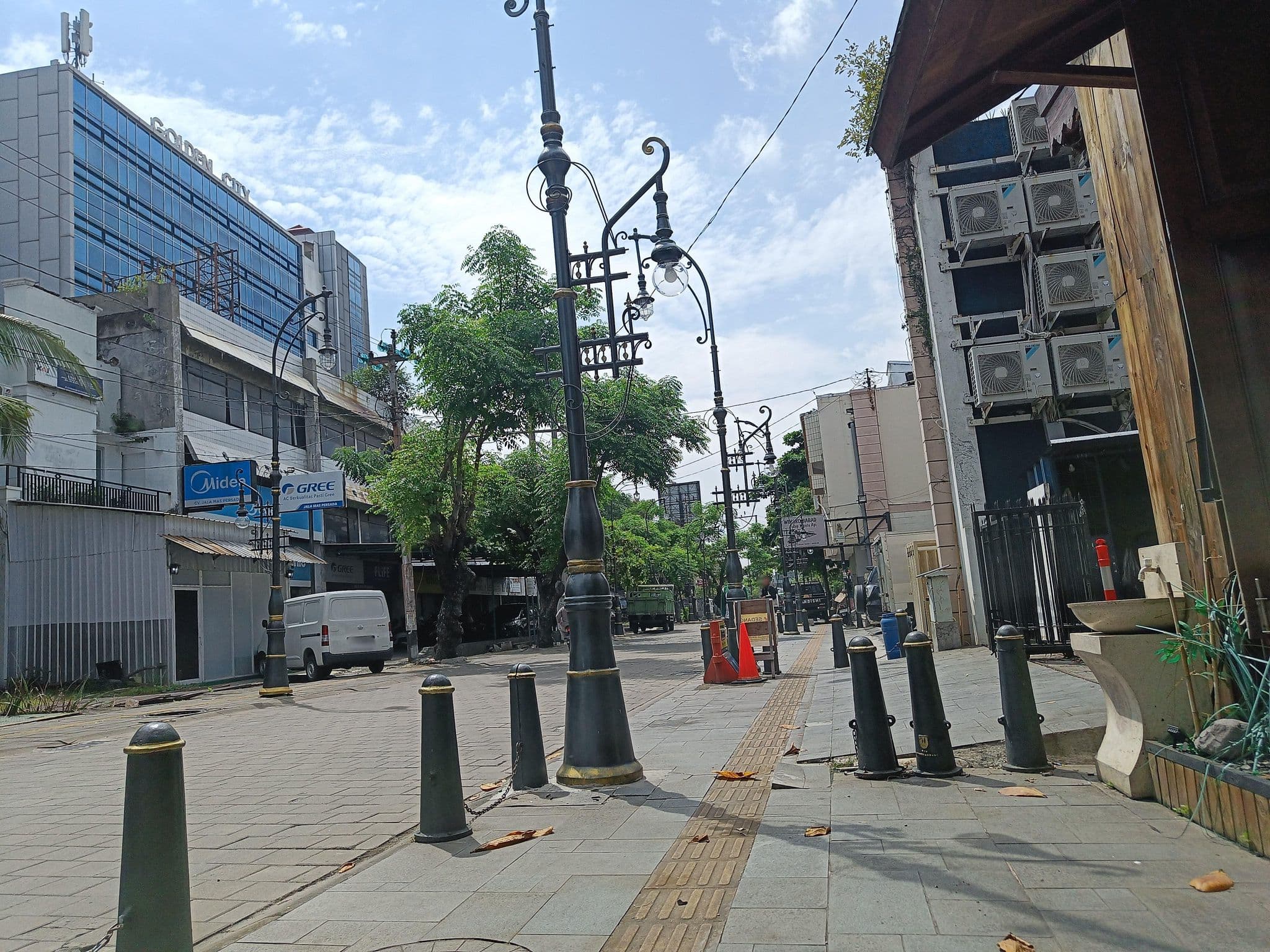 Street view near Golden City Hotel And Convention Center Semarang, Semarang