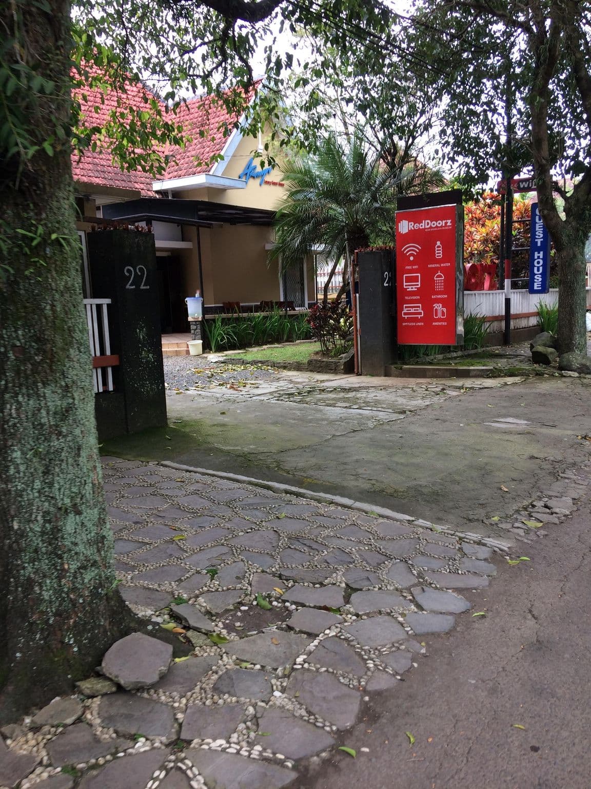 Street view near Armyn Luxury Guest House, Malang