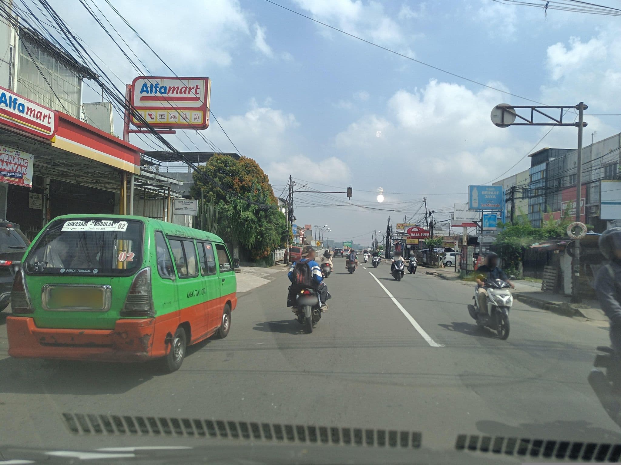 Street view near Wisma Pahlawan, Bogor — © hen0ch (CC BY-SA · Mapillary)