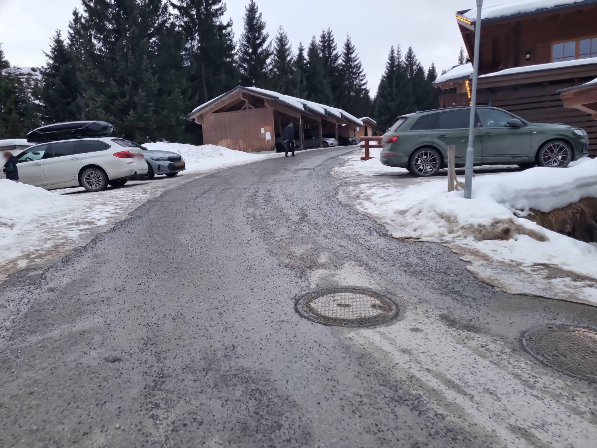 Street view near Sunnalm, Neukirchen am Großvenediger — © dsmm (CC BY-SA · Mapillary)