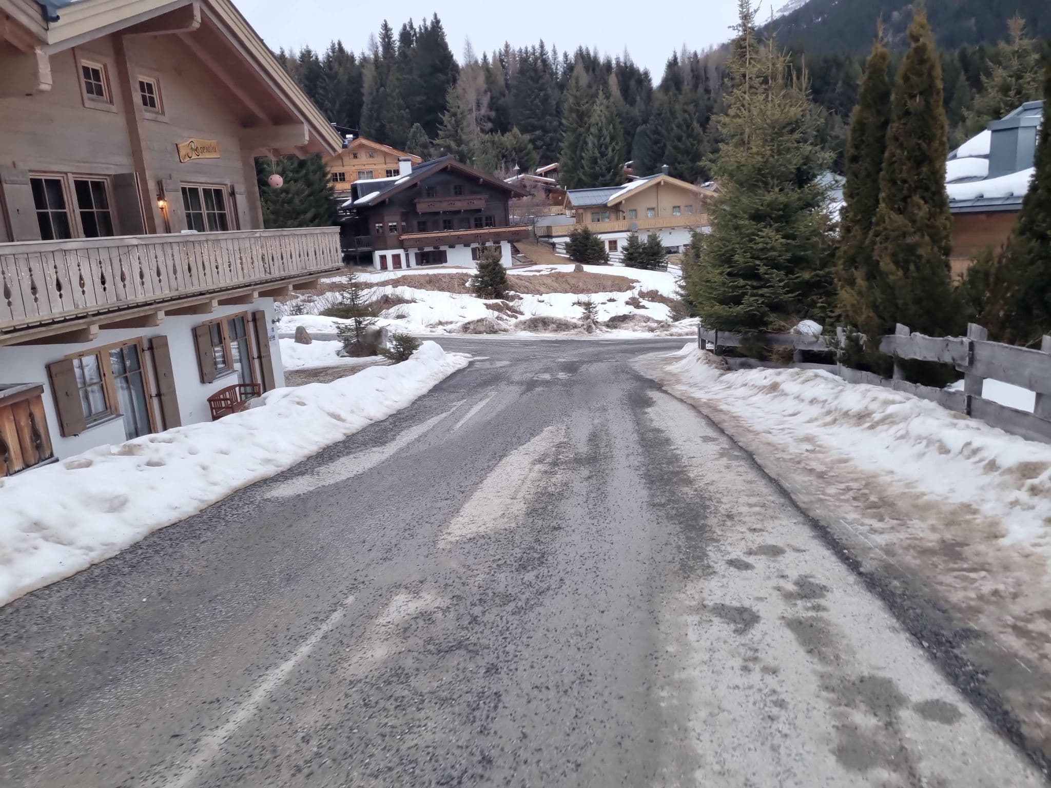 Street view near Bergfrieden, Neukirchen am Großvenediger — © dsmm (CC BY-SA · Mapillary)
