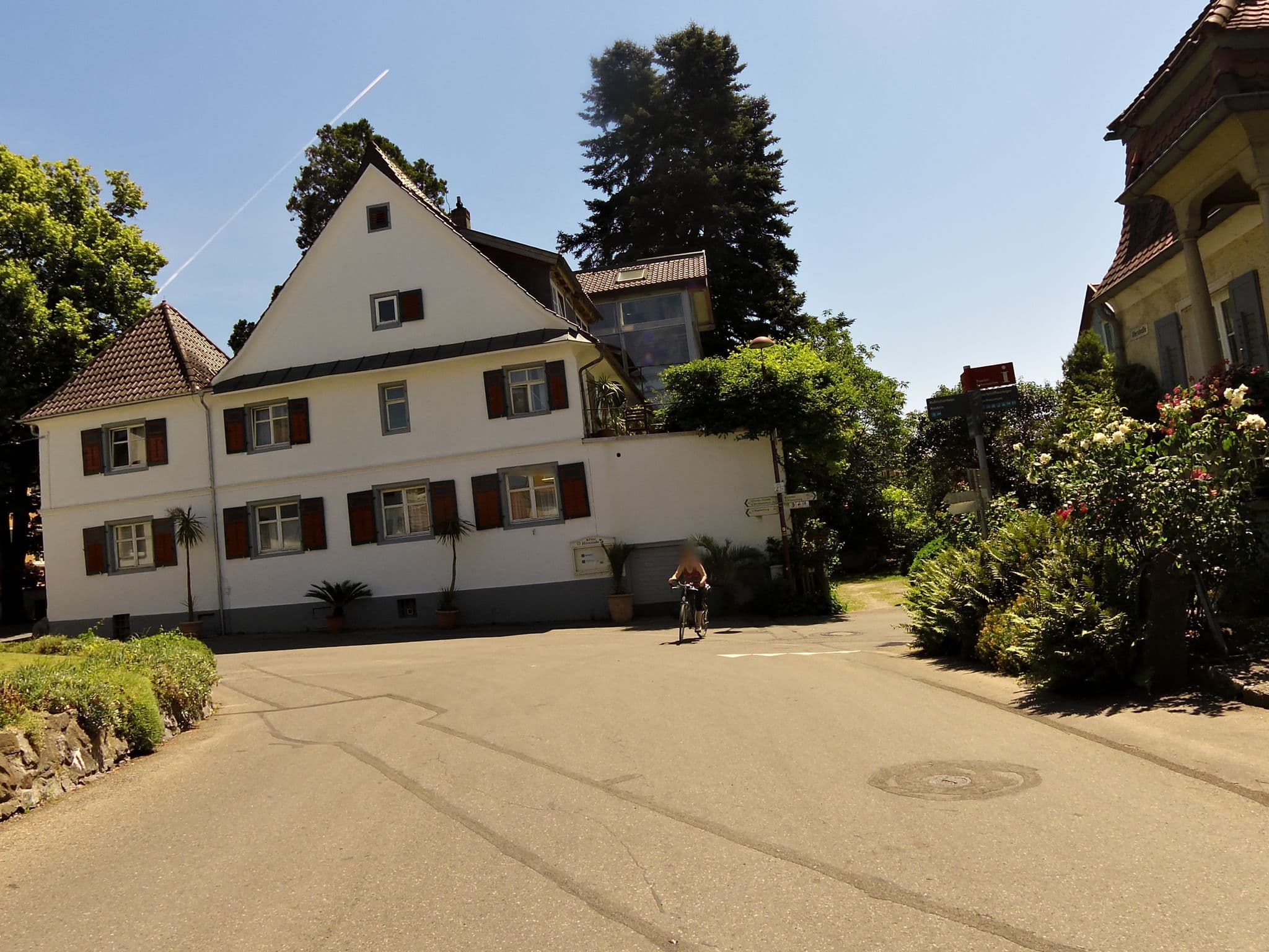 Street view near Fürst Ferienwohnungen, Nonnenhorn — © czmrtn (CC BY-SA · Mapillary)