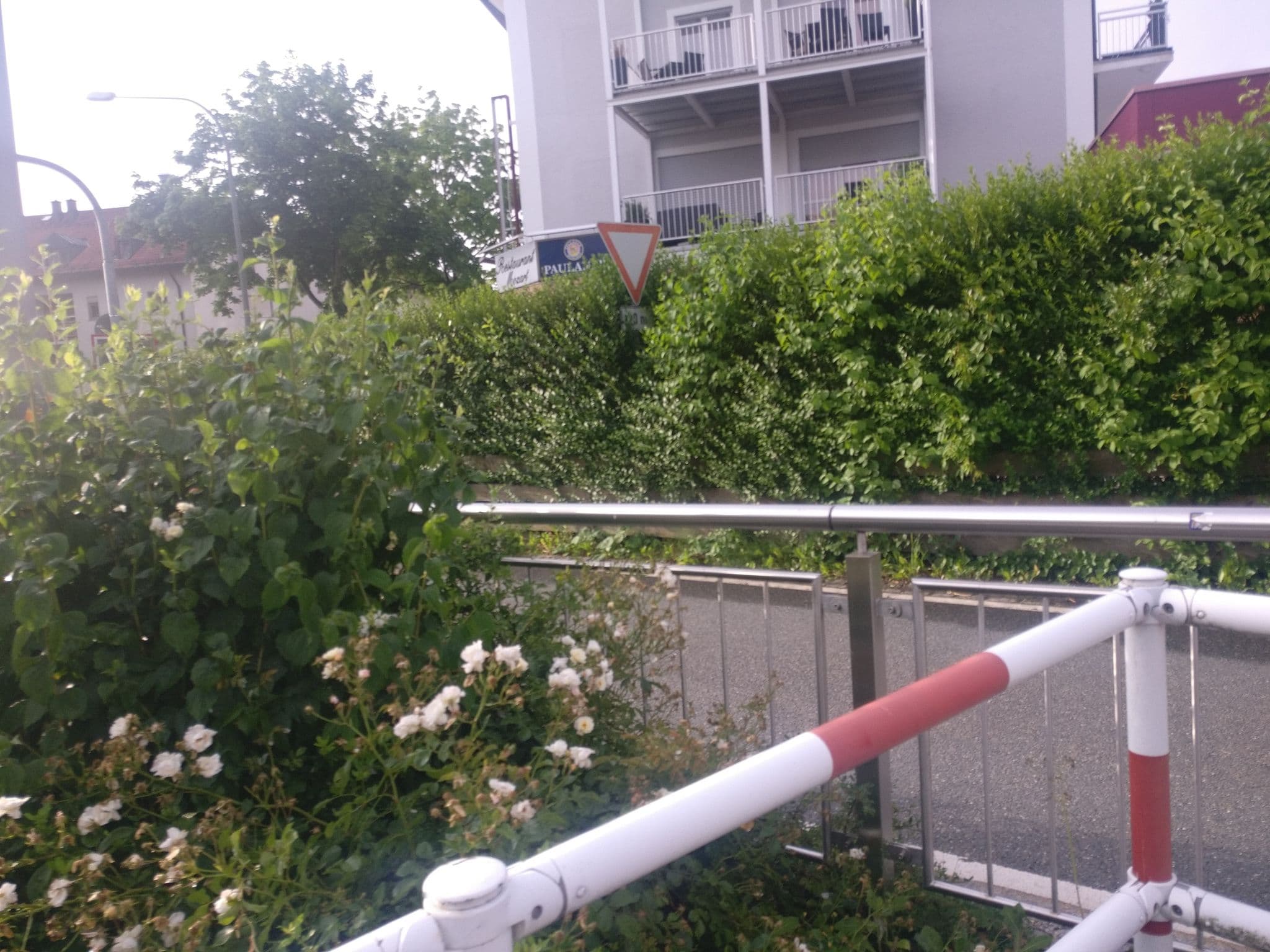 Street view near Mozart Hotel, Traunreut — © aceini (CC BY-SA · Mapillary)