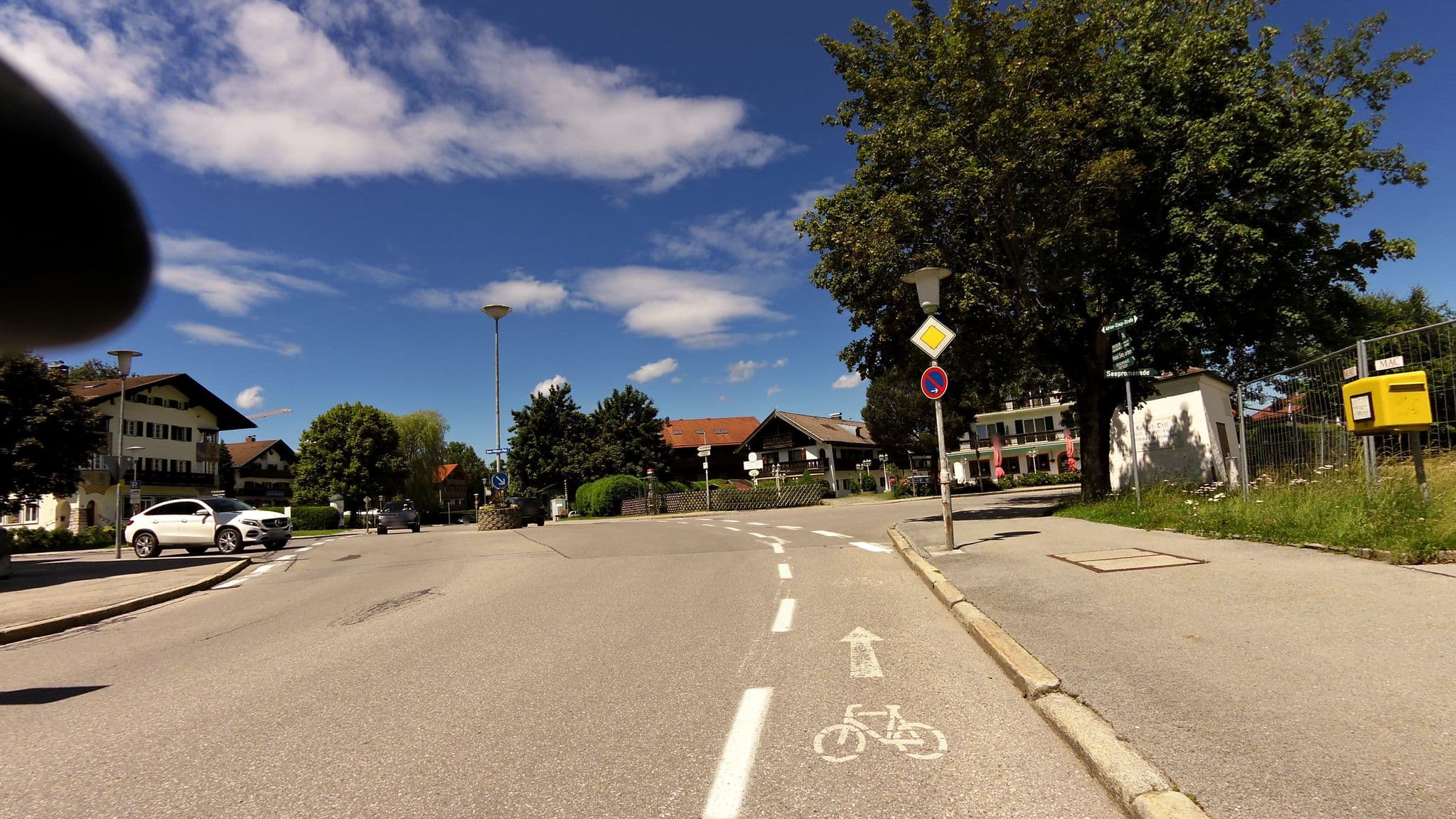 Street view near Hotel Bellevue, Bad Wiessee — © czmrtn (CC BY-SA · Mapillary)