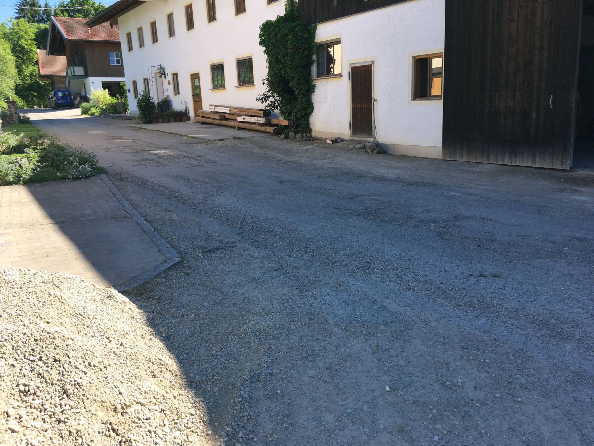 Street view near Ferienhof Schauer, Bad Endorf — © geow (CC BY-SA · Mapillary)