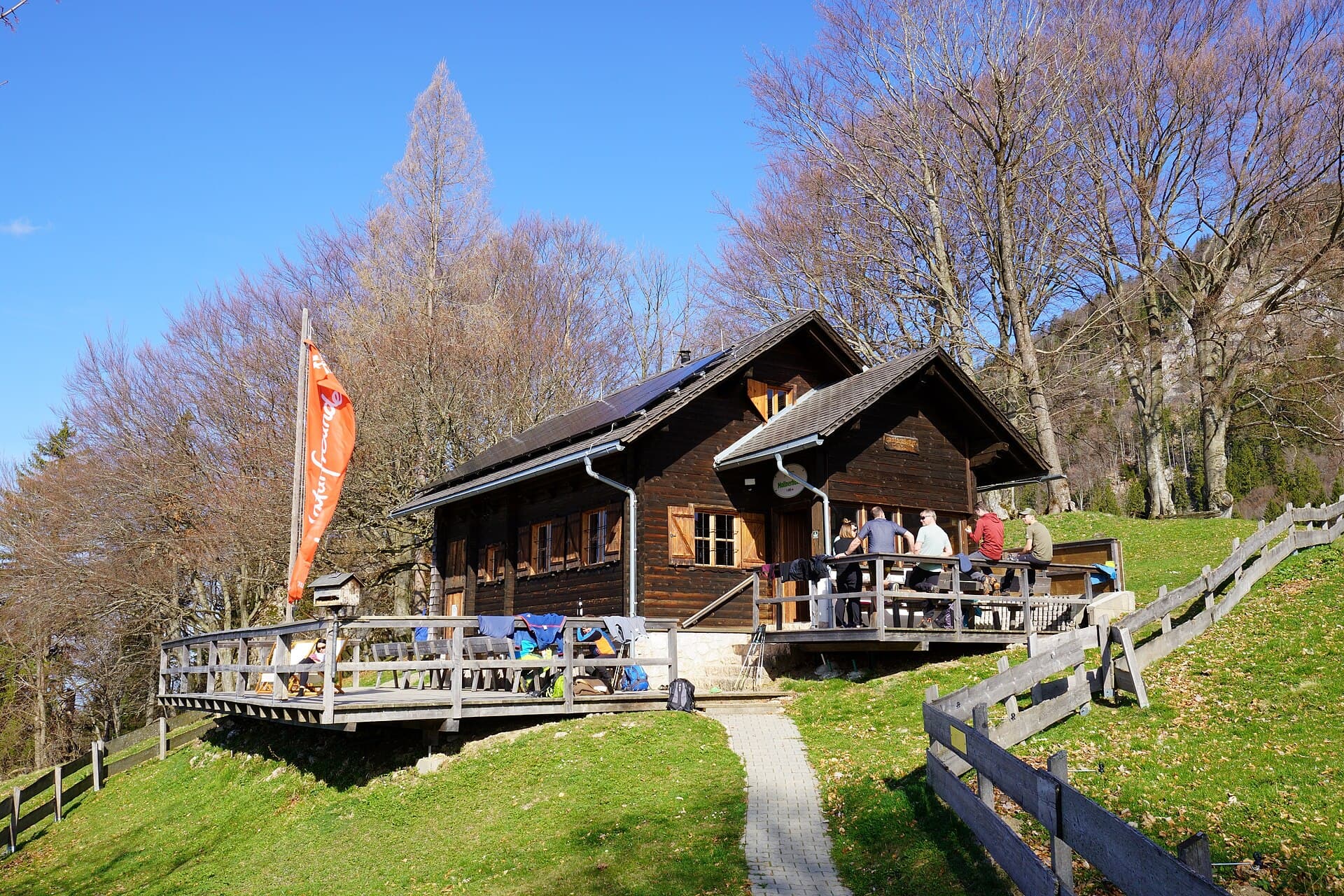Mollner Hütte (via Wikimedia Commons, CC BY 4.0)