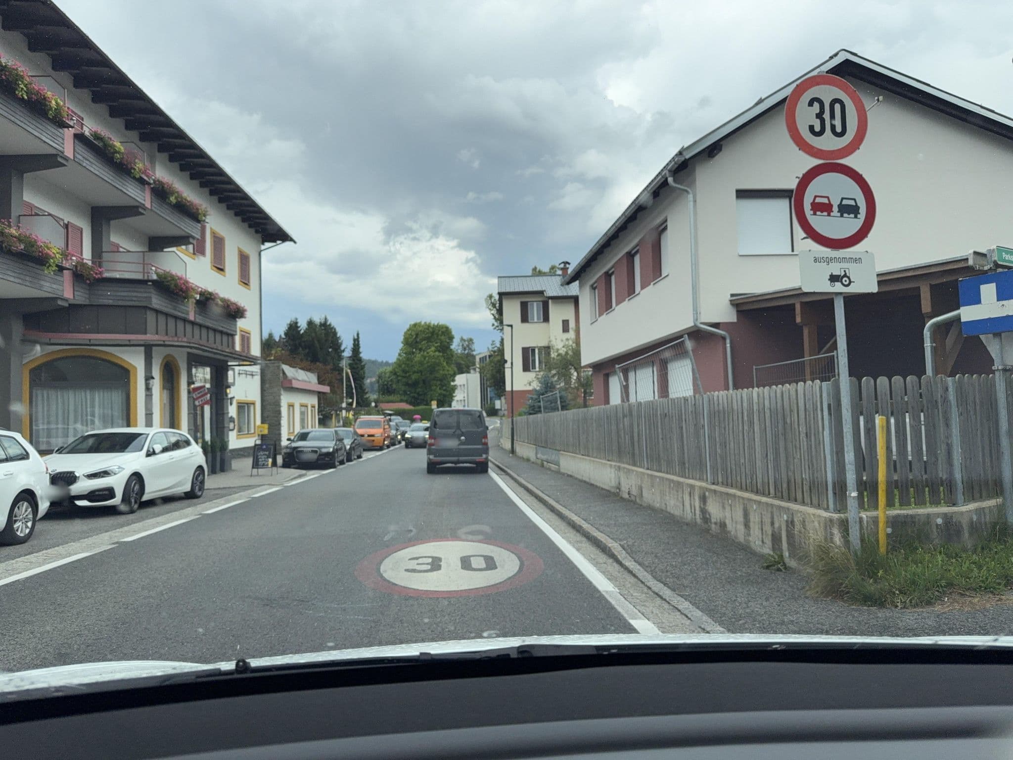 Street view near Hotel Velden "Bacherlwirt", Velden am Wörther See — © ottor (CC BY-SA · Mapillary)