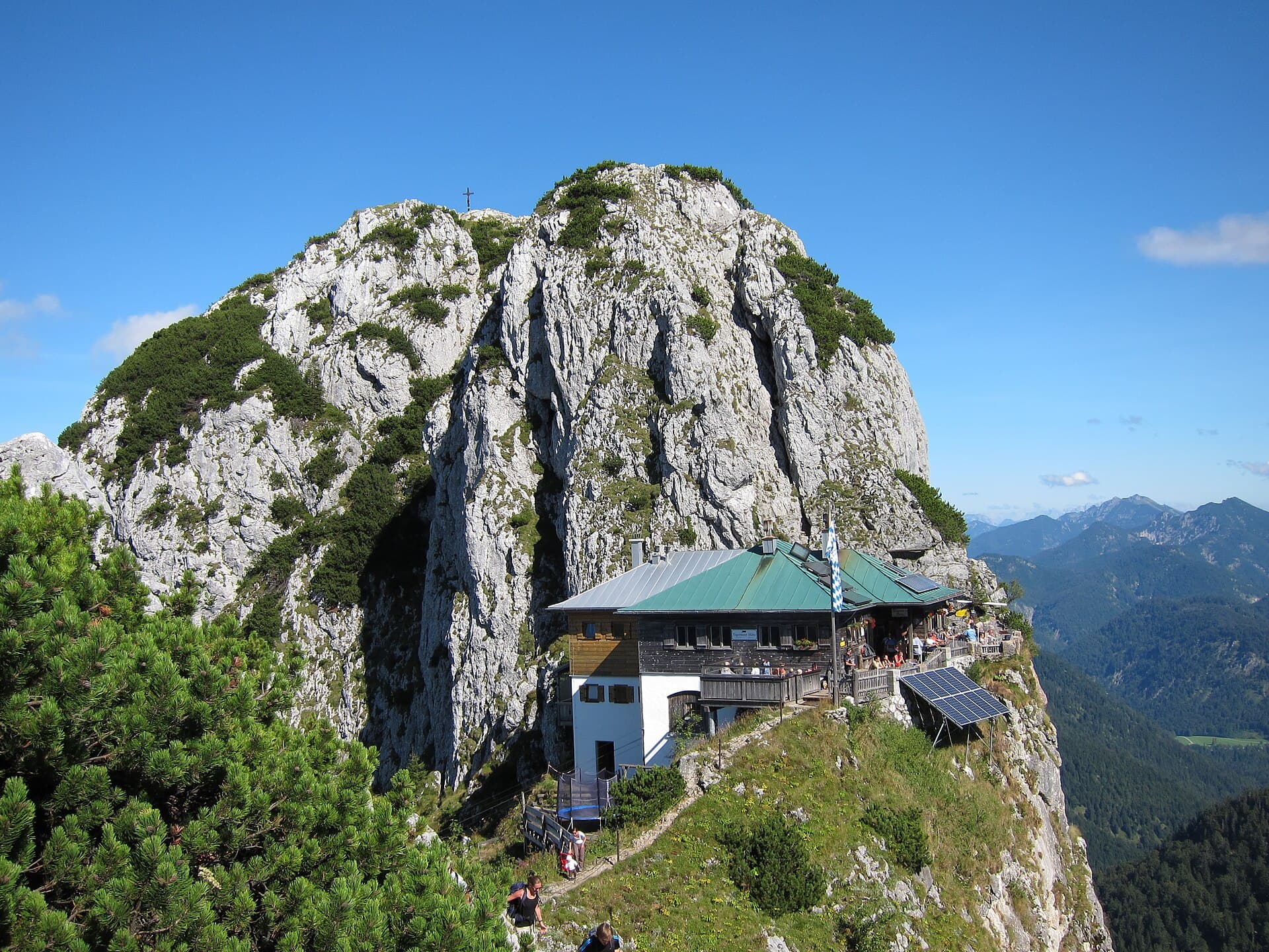 Tegernseer Hütte (via Wikimedia Commons, CC BY 3.0)