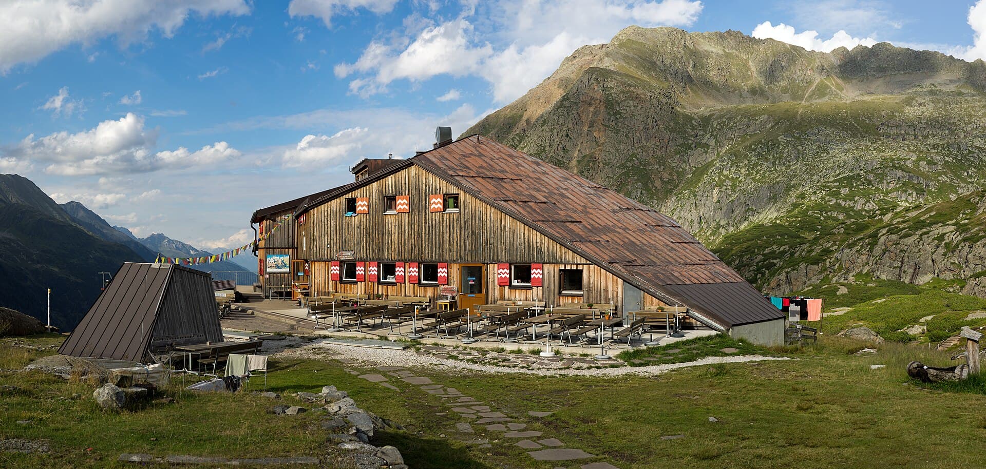 Sulzenauhütte (via Wikimedia Commons, CC BY-SA 4.0)