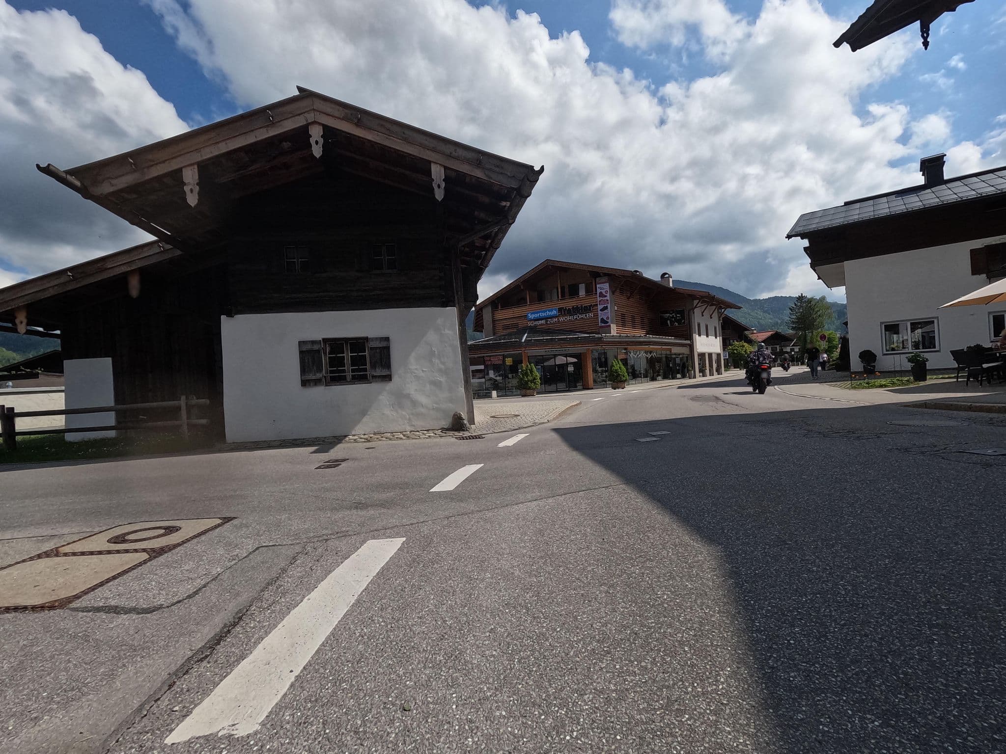 Street view near Kaiser Residenz, Reit im Winkl — © natebus (CC BY-SA · Mapillary)