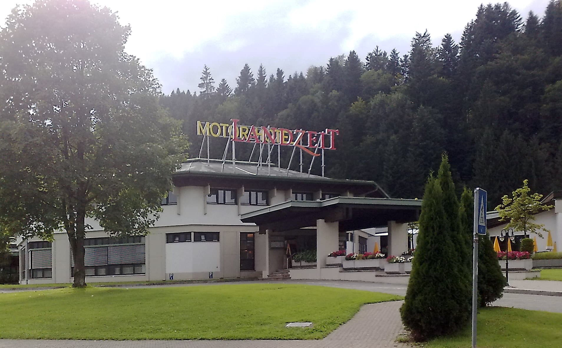 Landzeit Angath (via Wikimedia Commons, CC BY-SA 3.0)