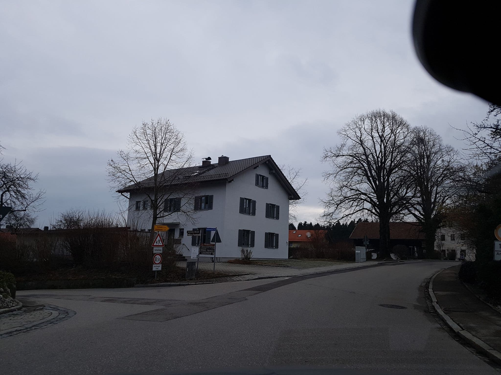 Street view near Gasthof Höhenrain, Feldkirchen-Westerham — © dsmm (CC BY-SA · Mapillary)