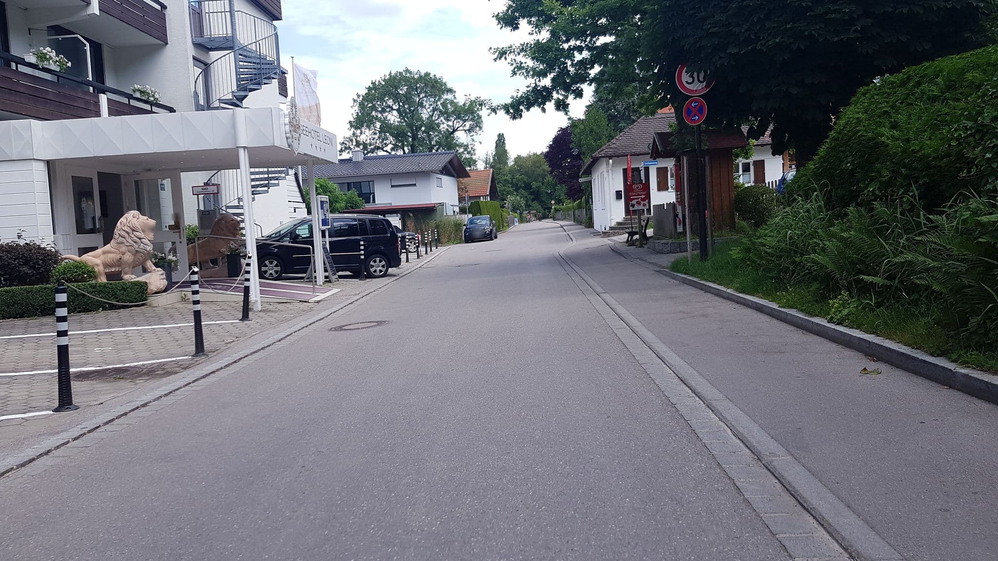 Street view near Gastl, Feldafing — © thomas_munichways (CC BY-SA · Mapillary)