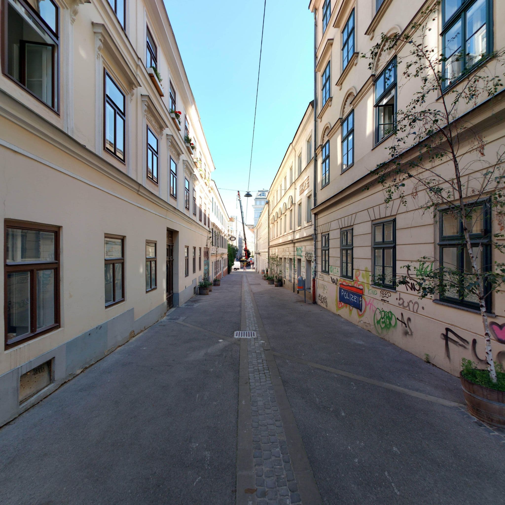 Street view near Youth Hostel International Myrthengasse, Neubau — © eliasgander (CC BY-SA · Mapillary)
