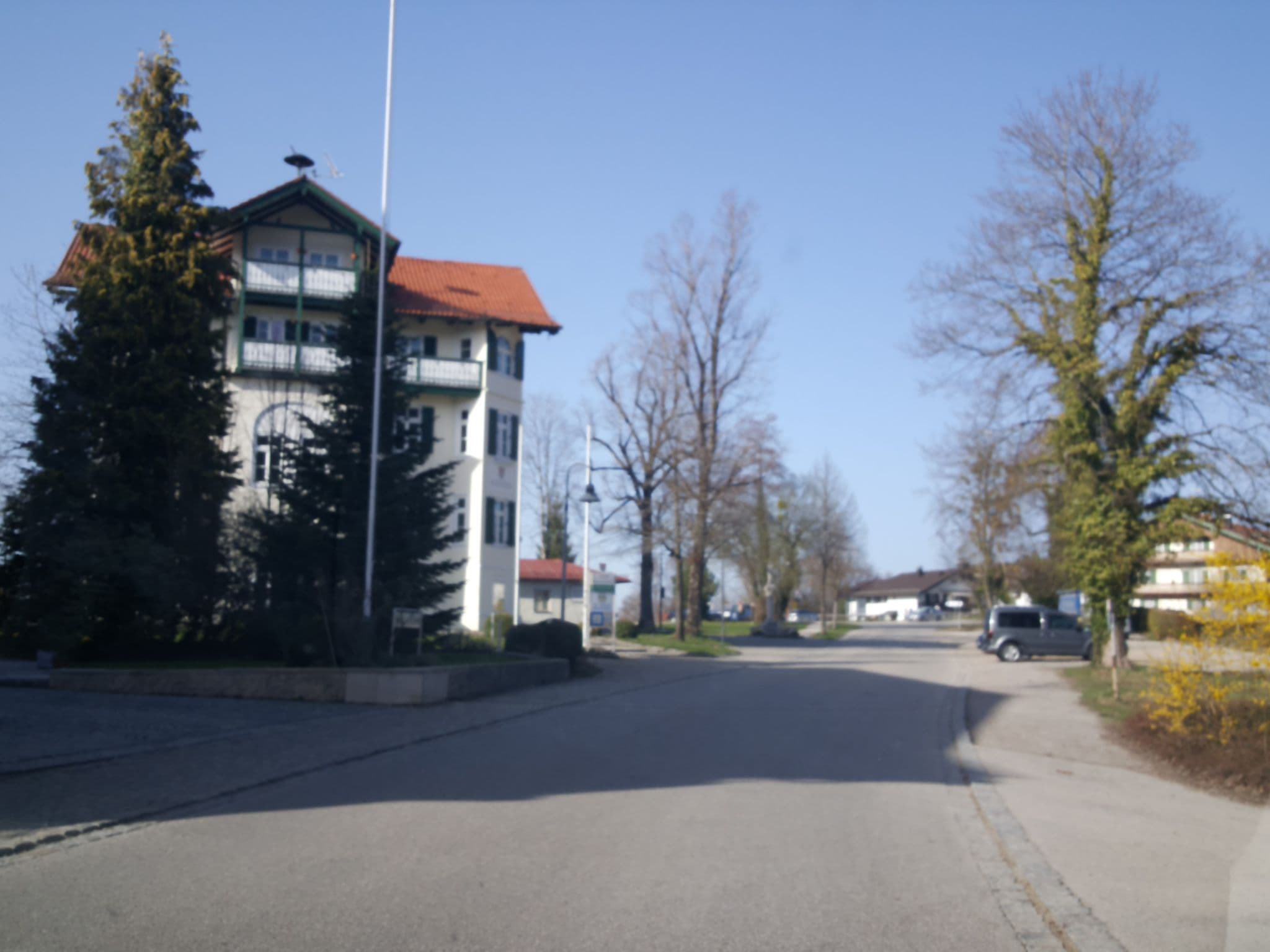 Street view near Hotel Kilian, Bad Heilbrunn — © renade (CC BY-SA · Mapillary)