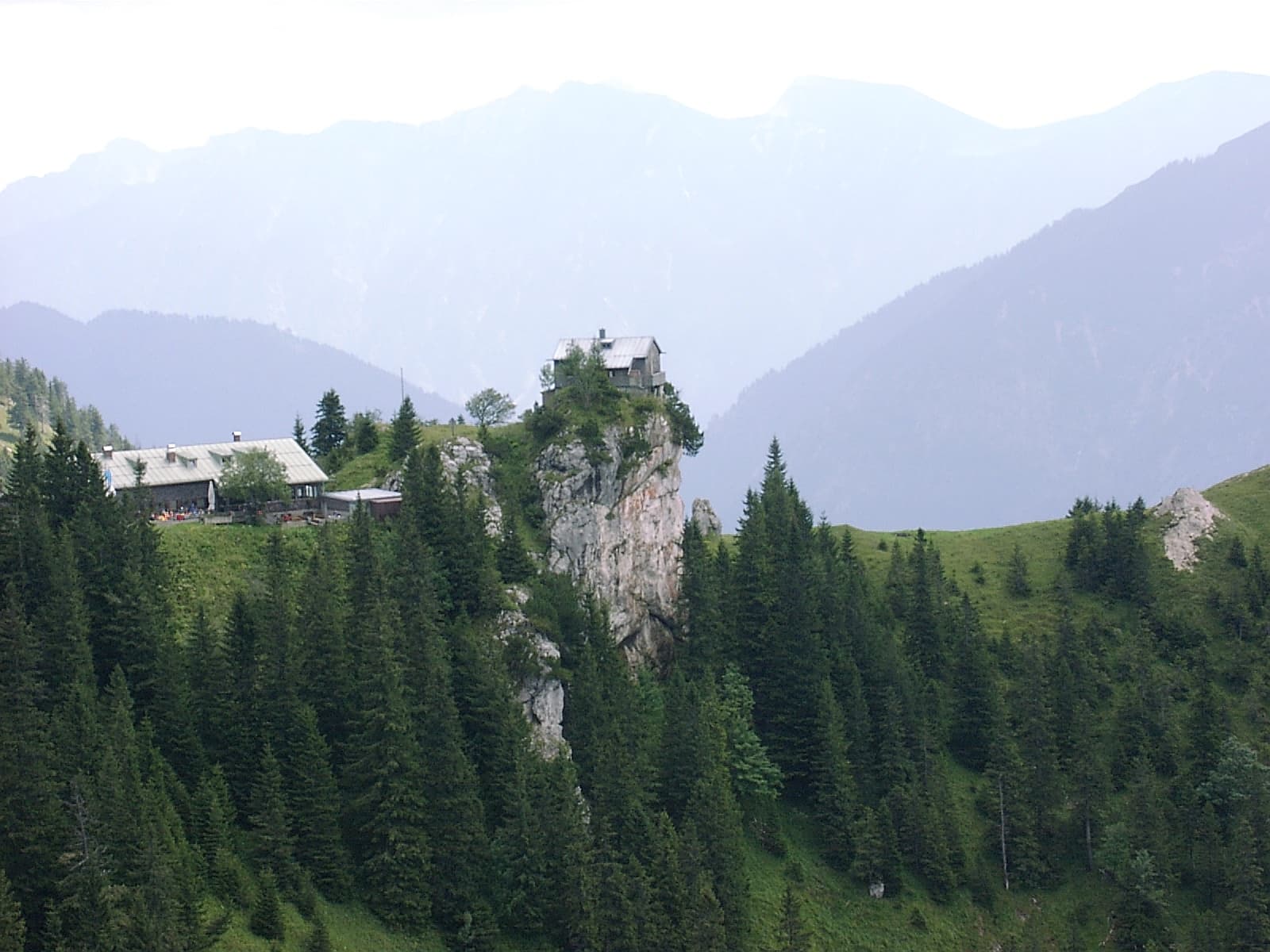 August-Schuster-Haus (via Wikimedia Commons, CC BY-SA 2.5)