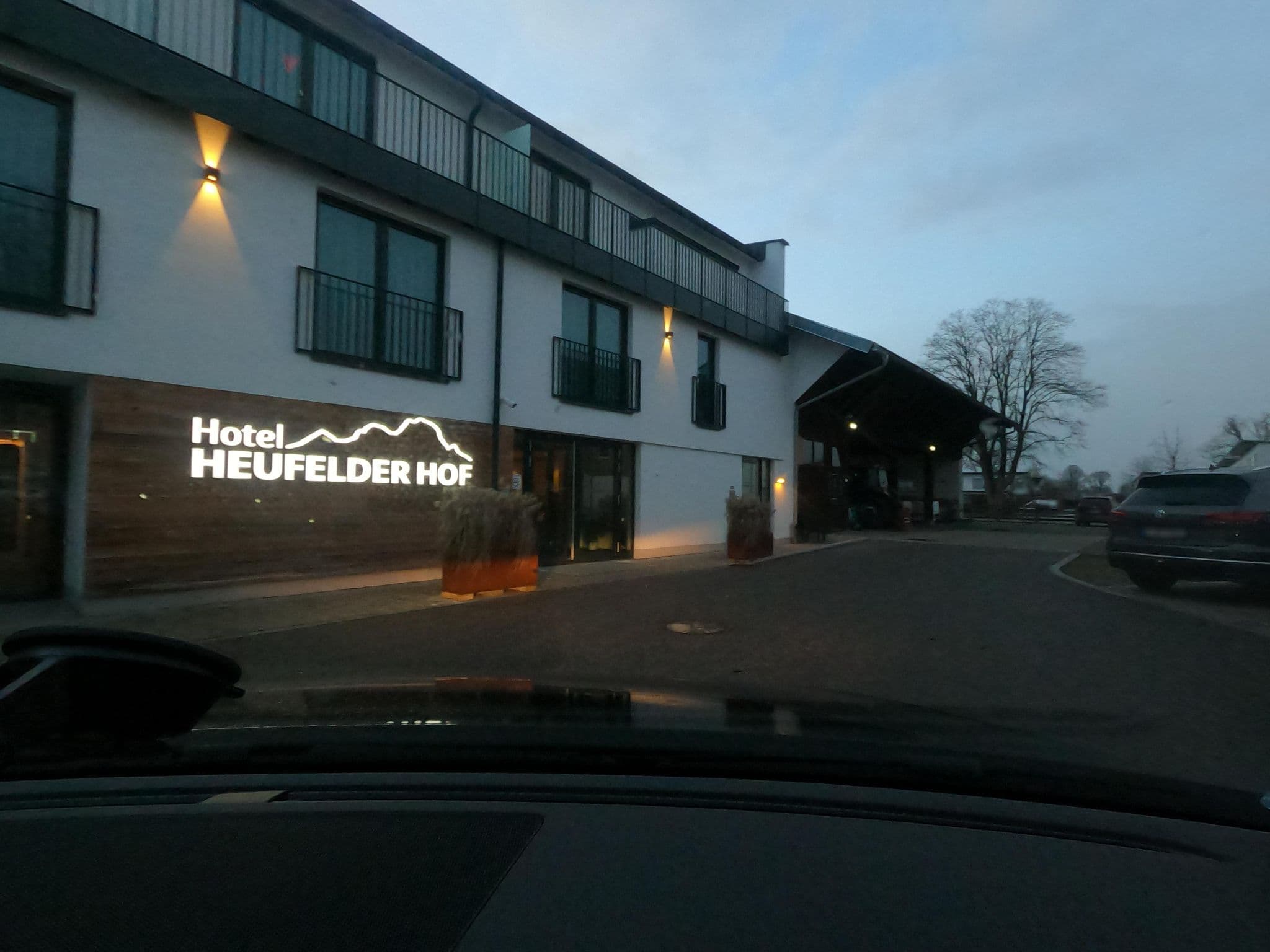 Street view near Heufelder Hof, Bad Aibling — © saschahaberkorn (CC BY-SA · Mapillary)