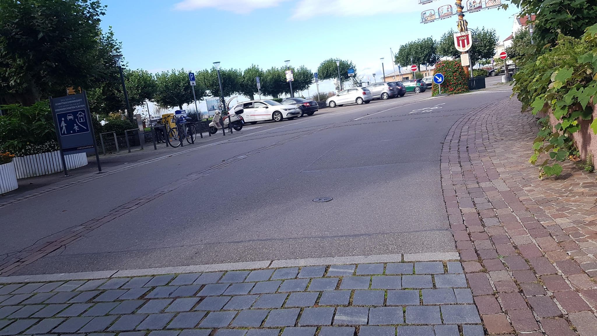 Street view near Hotel Klett, Langenargen — © thmunichways (CC BY-SA · Mapillary)