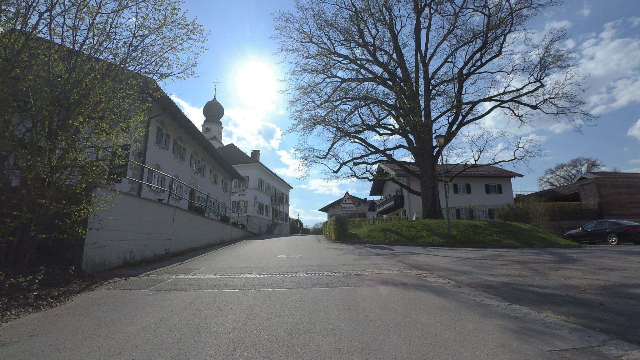 Street view near Hotel Gut Ising, Chieming — © schulf (CC BY-SA · Mapillary)
