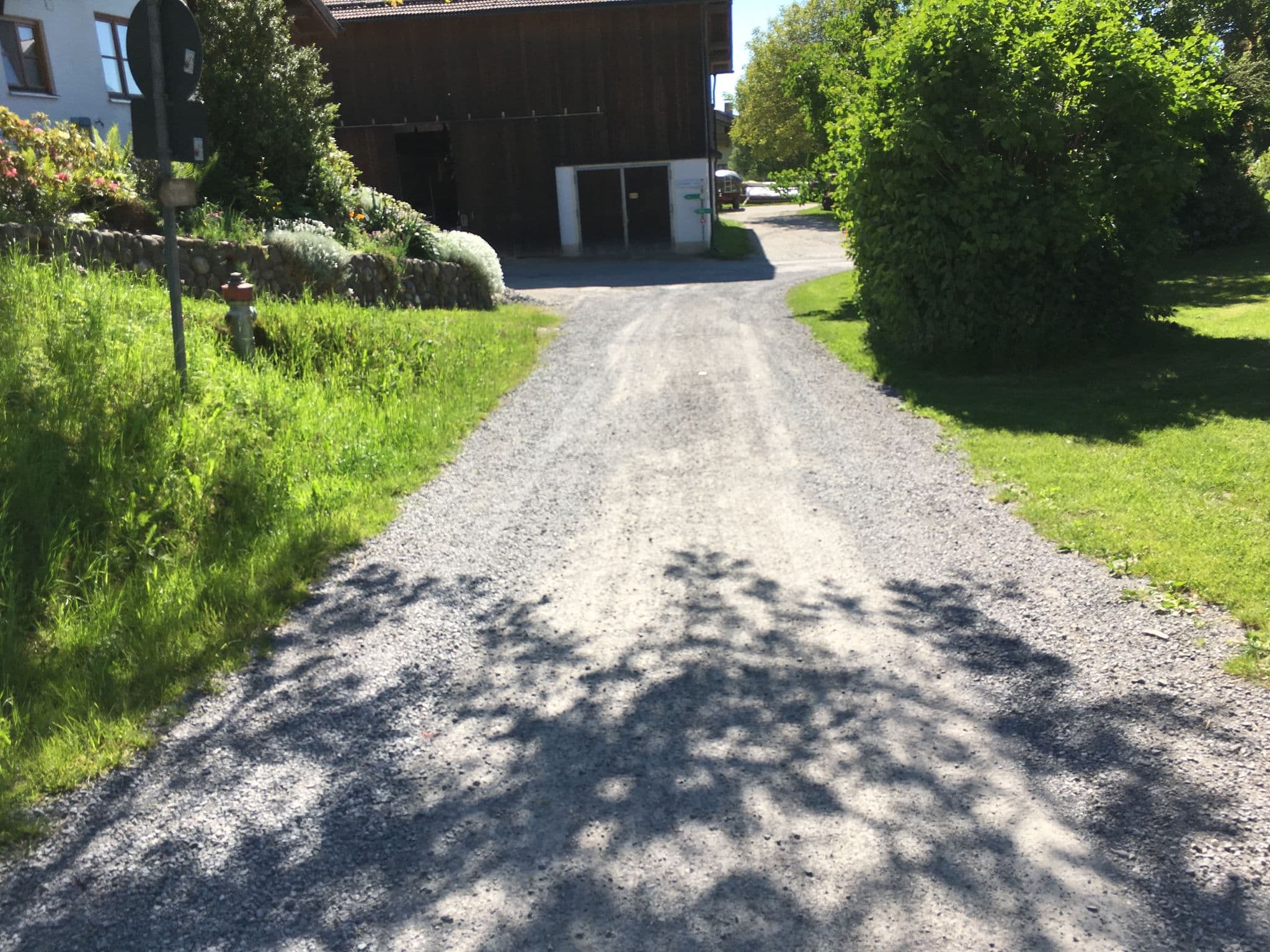 Street view near Blankhof B&B, Bad Endorf — © geow (CC BY-SA · Mapillary)