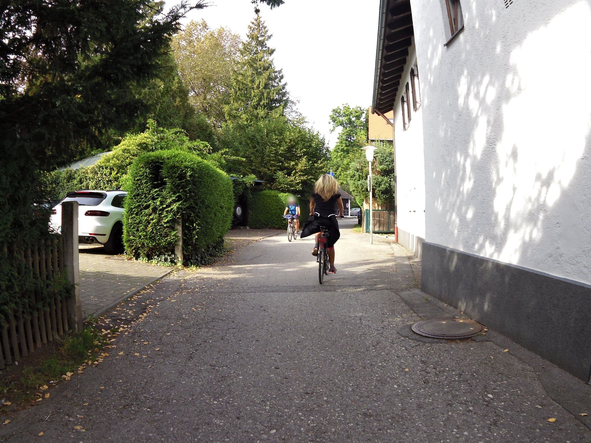 Street view near Hotel am See, Tutzing — © czmrtn (CC BY-SA · Mapillary)