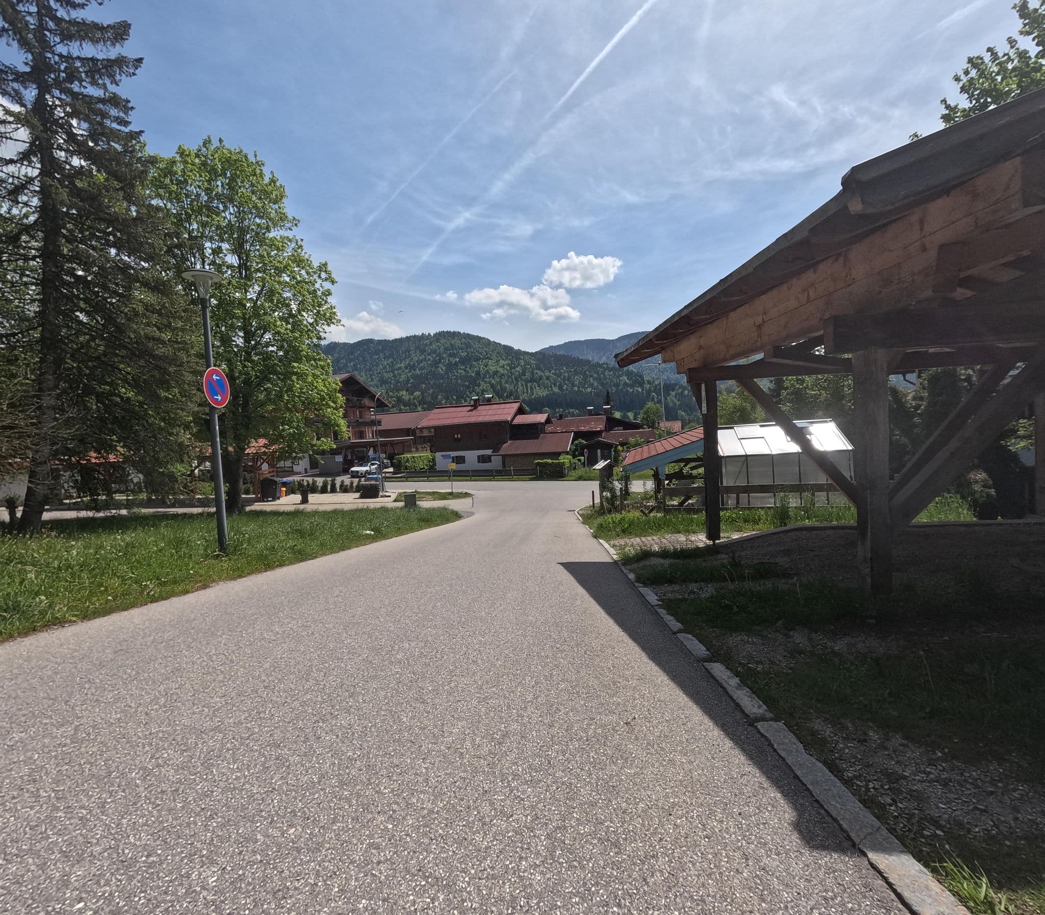 Street view near DEVA Hotel Kaiserblick, Reit im Winkl — © natebus (CC BY-SA · Mapillary)