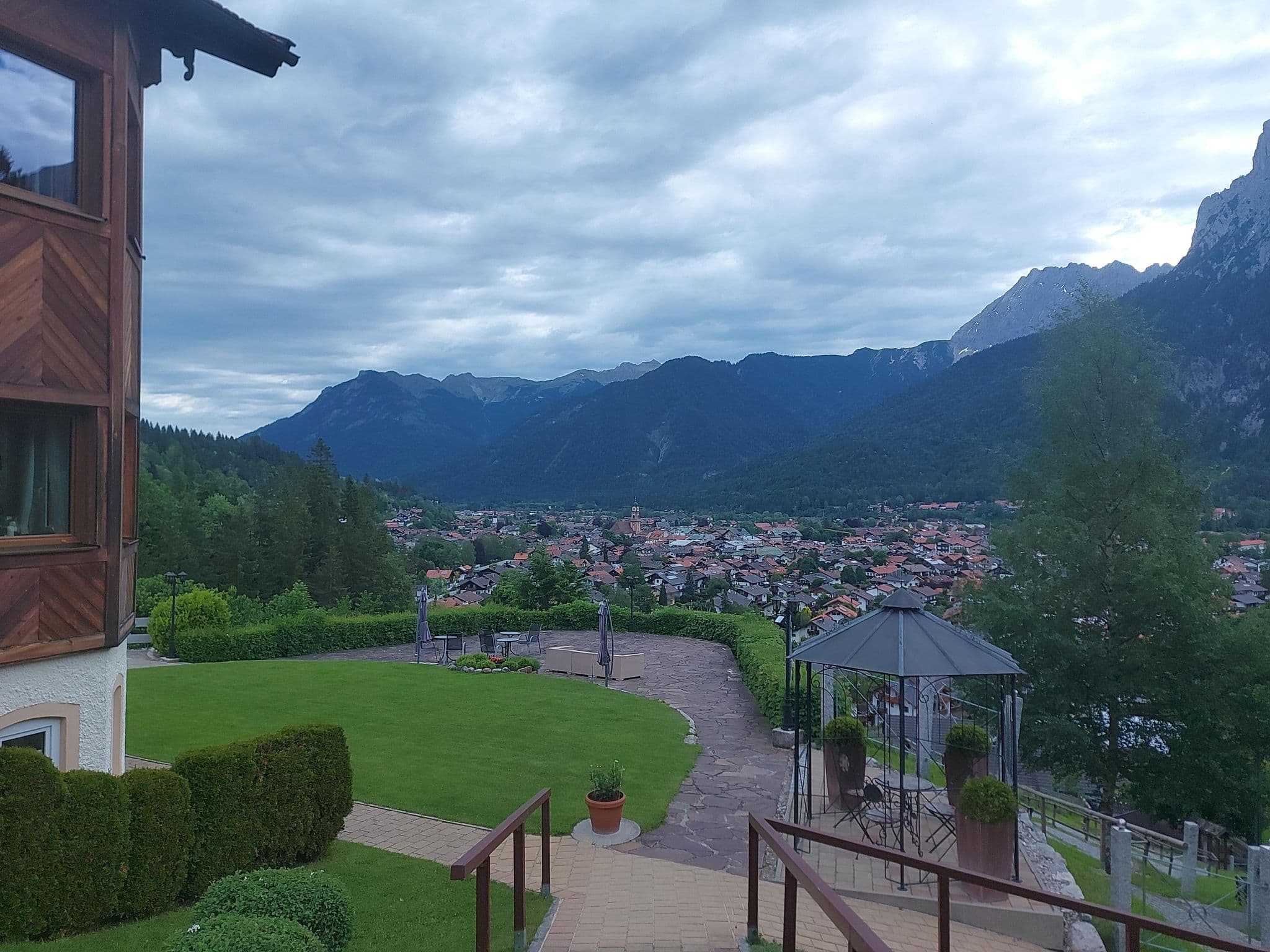 Street view near Hotel Drachenburg, Mittenwald — © romka (CC BY-SA · Mapillary)