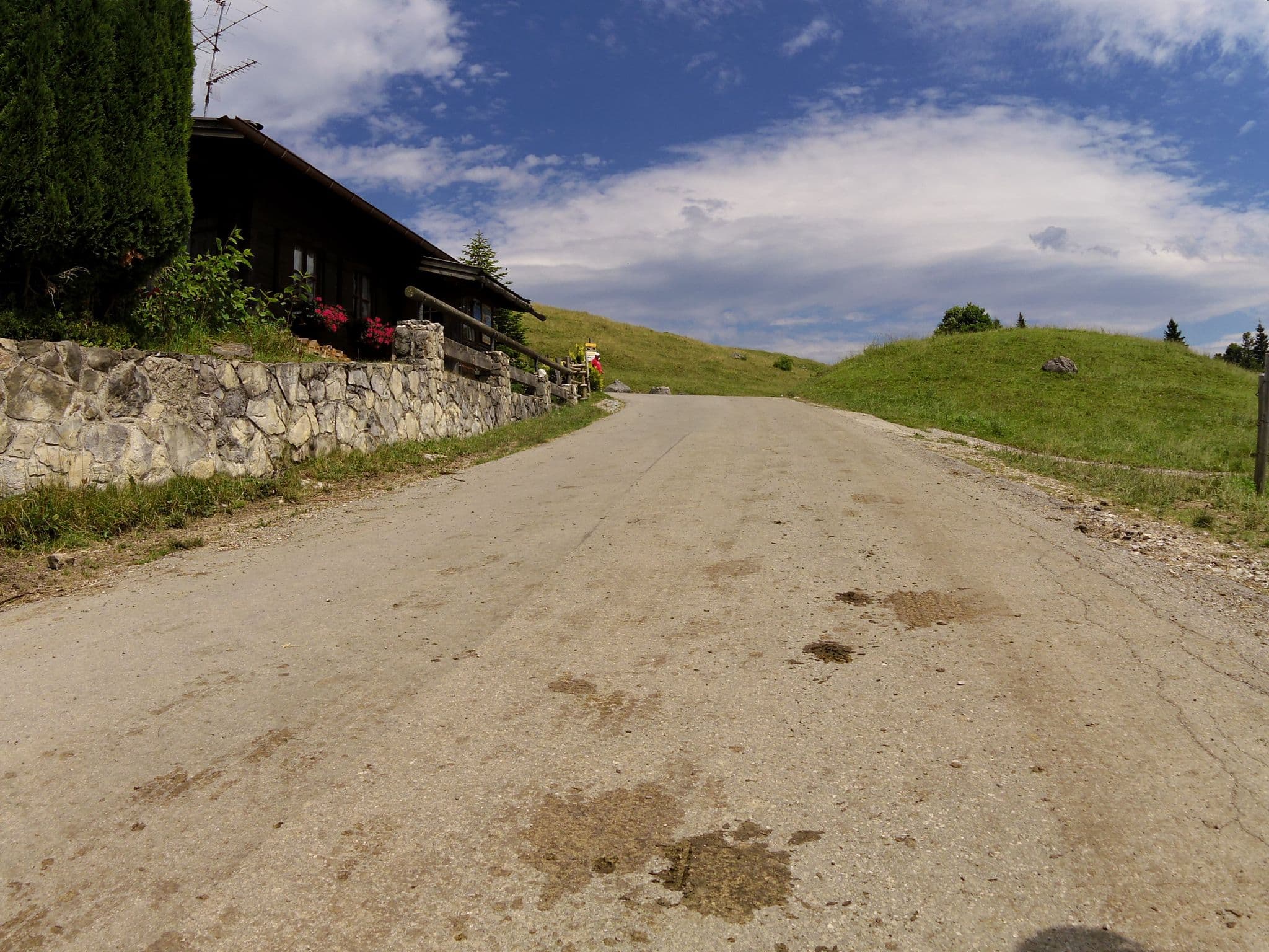 Street view near Almhäuschen (Sonnenalm), Reit im Winkl — © chuck (CC BY-SA · Mapillary)
