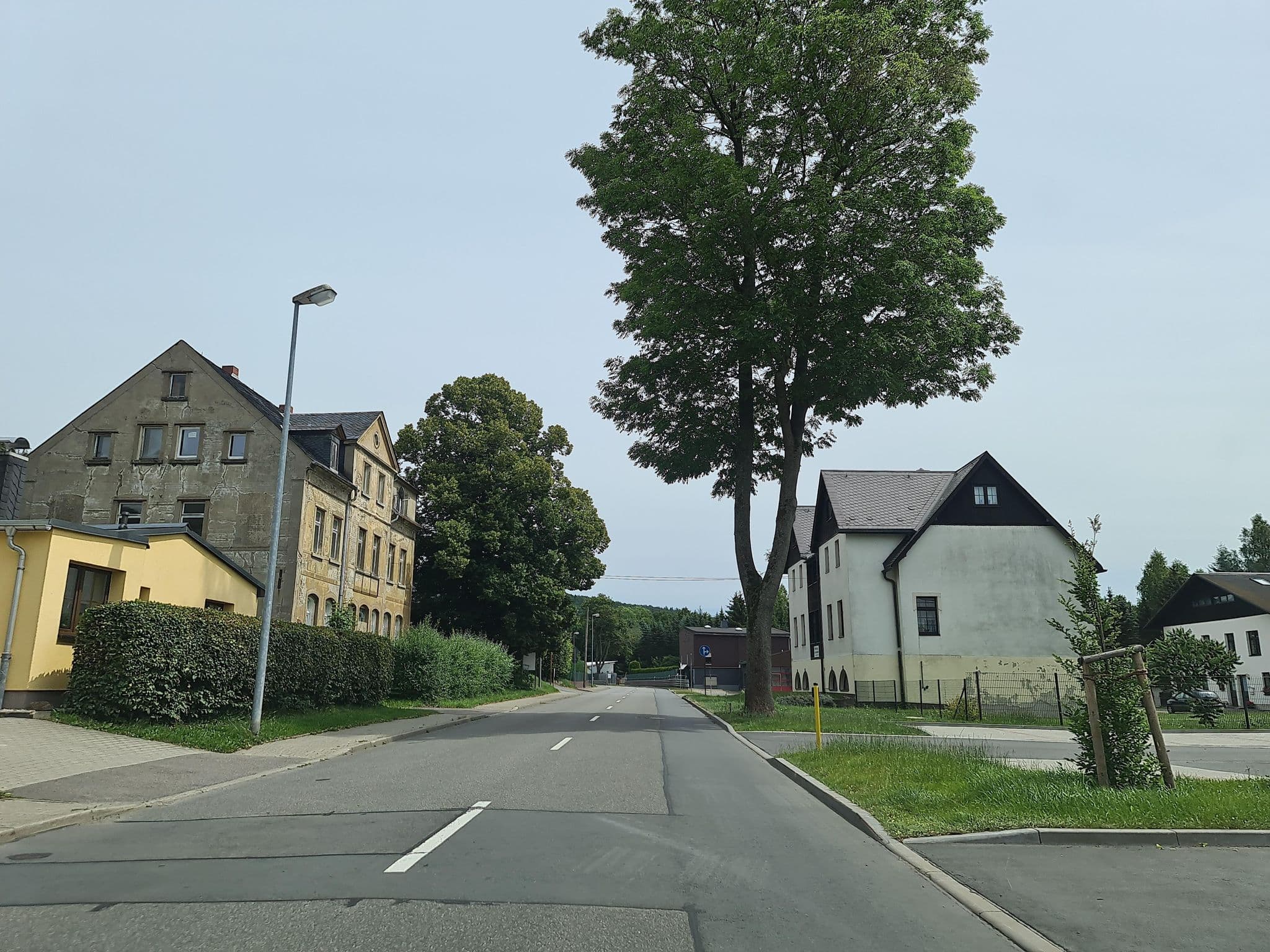 Street view near Gaststätte und Hotel Carola, Olbernhau — © canislupus (CC BY-SA · Mapillary)