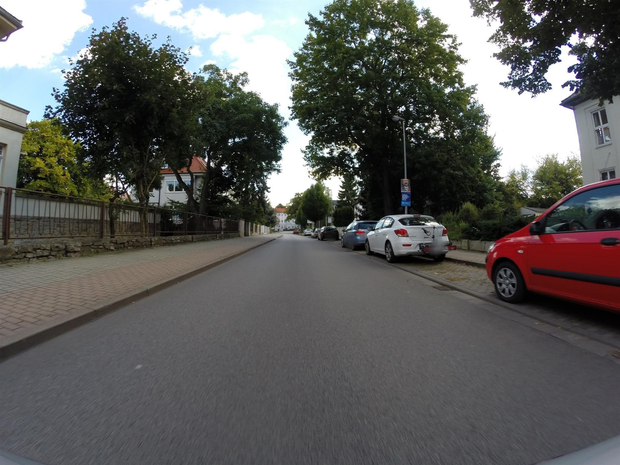 Street view near DJH Jugendherberge Erfurt - Hochheimer Straße, Erfurt — © ahzf (CC BY-SA · Mapillary)