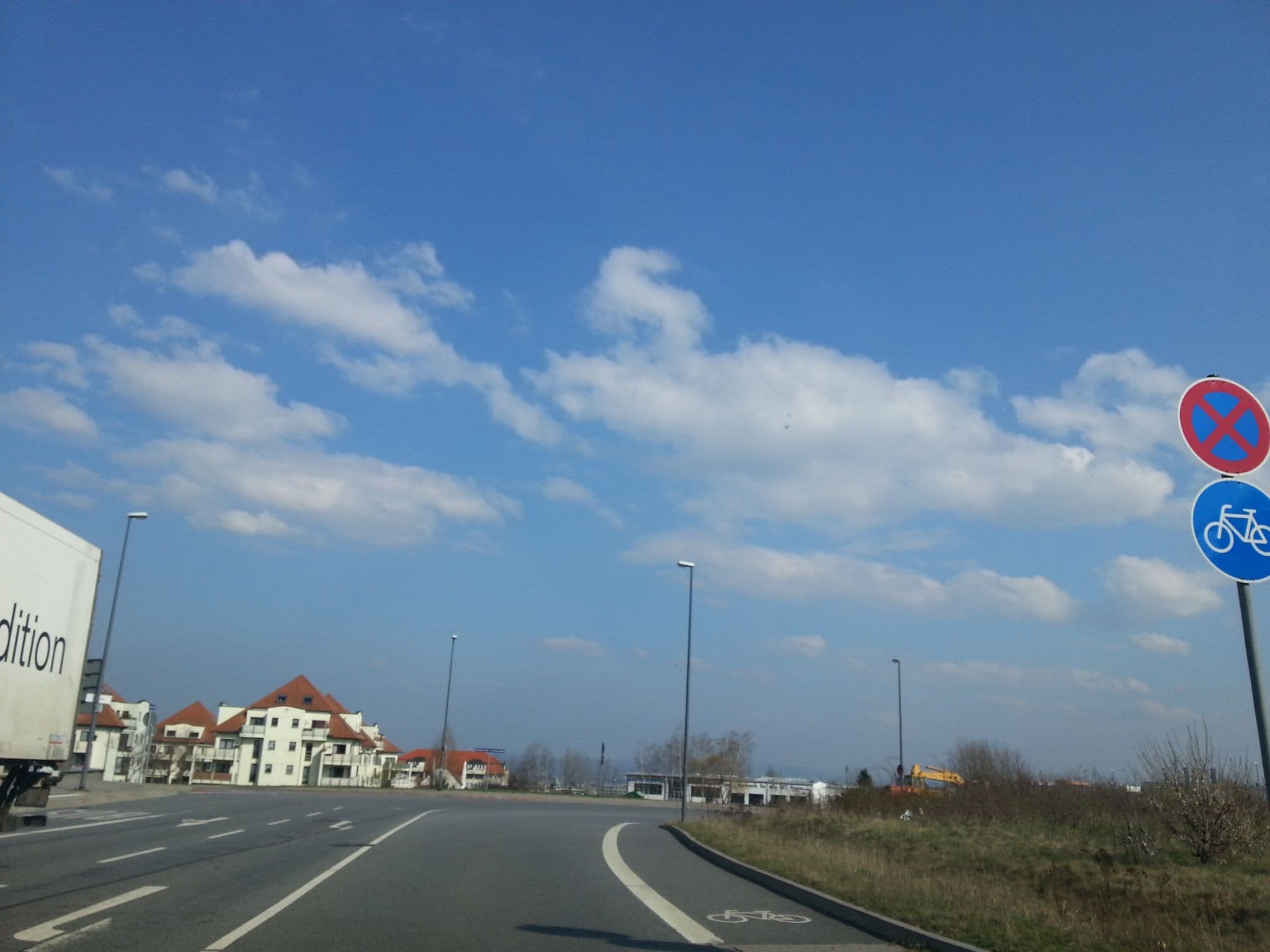 Street view near Kim Hotel Dresden, Gorbitz — © emploi (CC BY-SA · Mapillary)