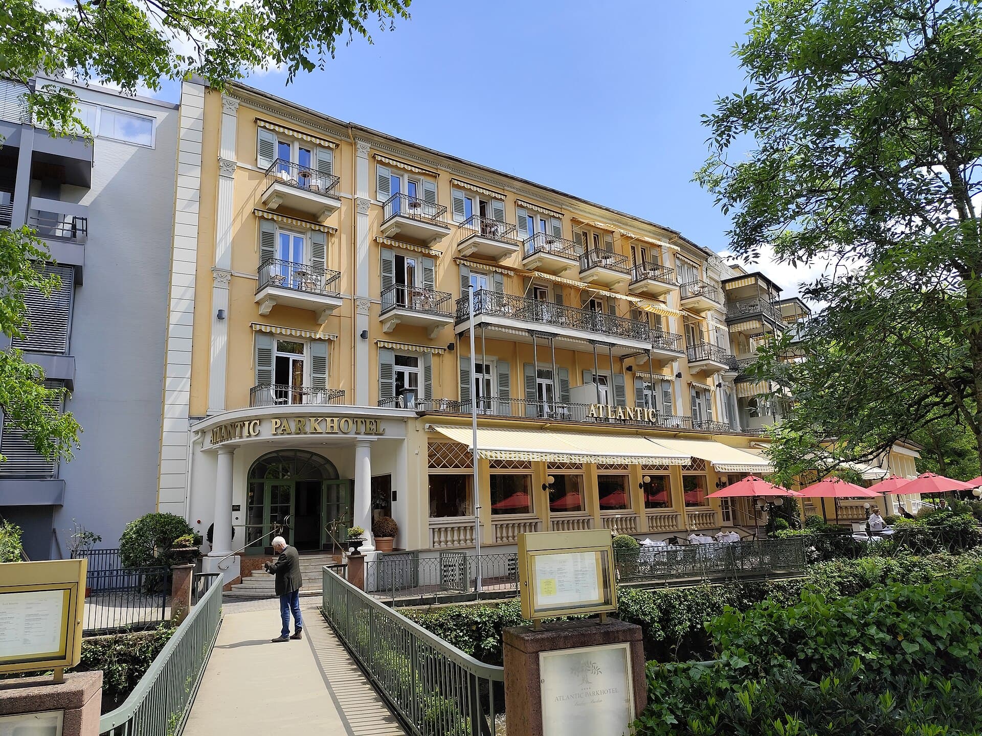 Atlantic Parkhotel (via Wikimedia Commons, CC BY 4.0)