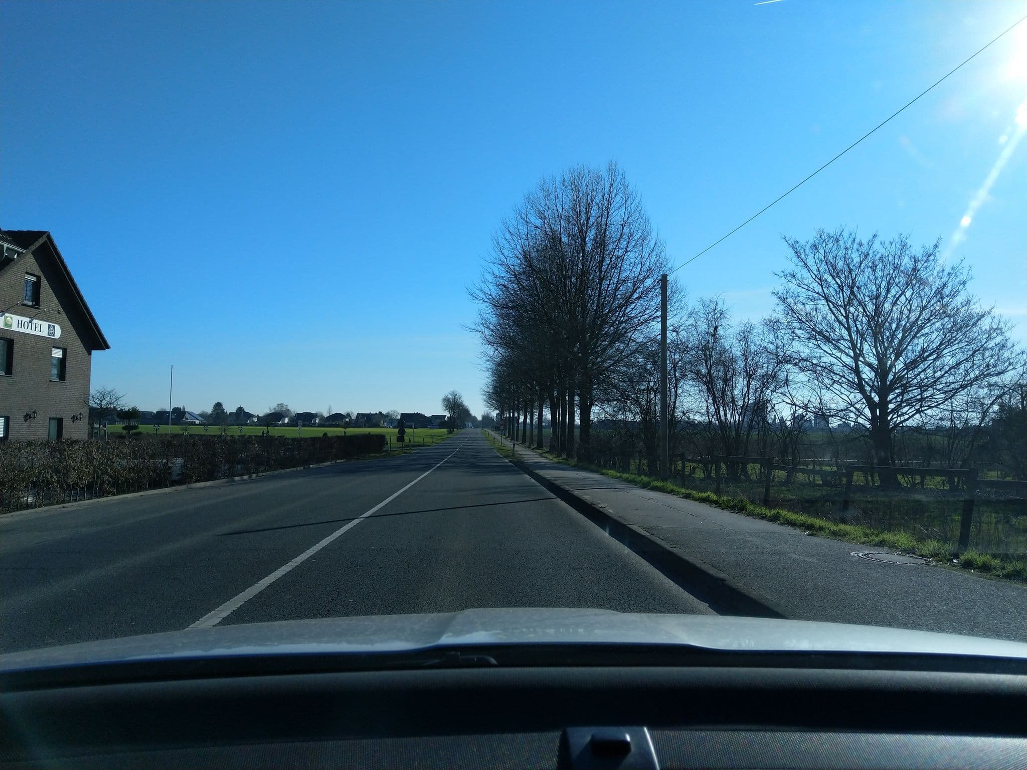 Street view near Zum alten Schlagbaum, Beeck — © lintux (CC BY-SA · Mapillary)