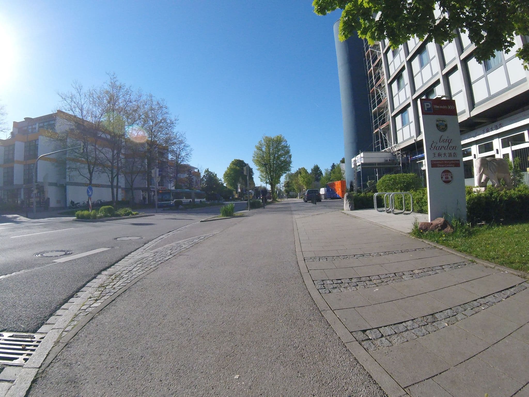 Street view near Comfort Hotel Atlantic München Süd, Ottobrunn bei München — © tonicity (CC BY-SA · Mapillary)